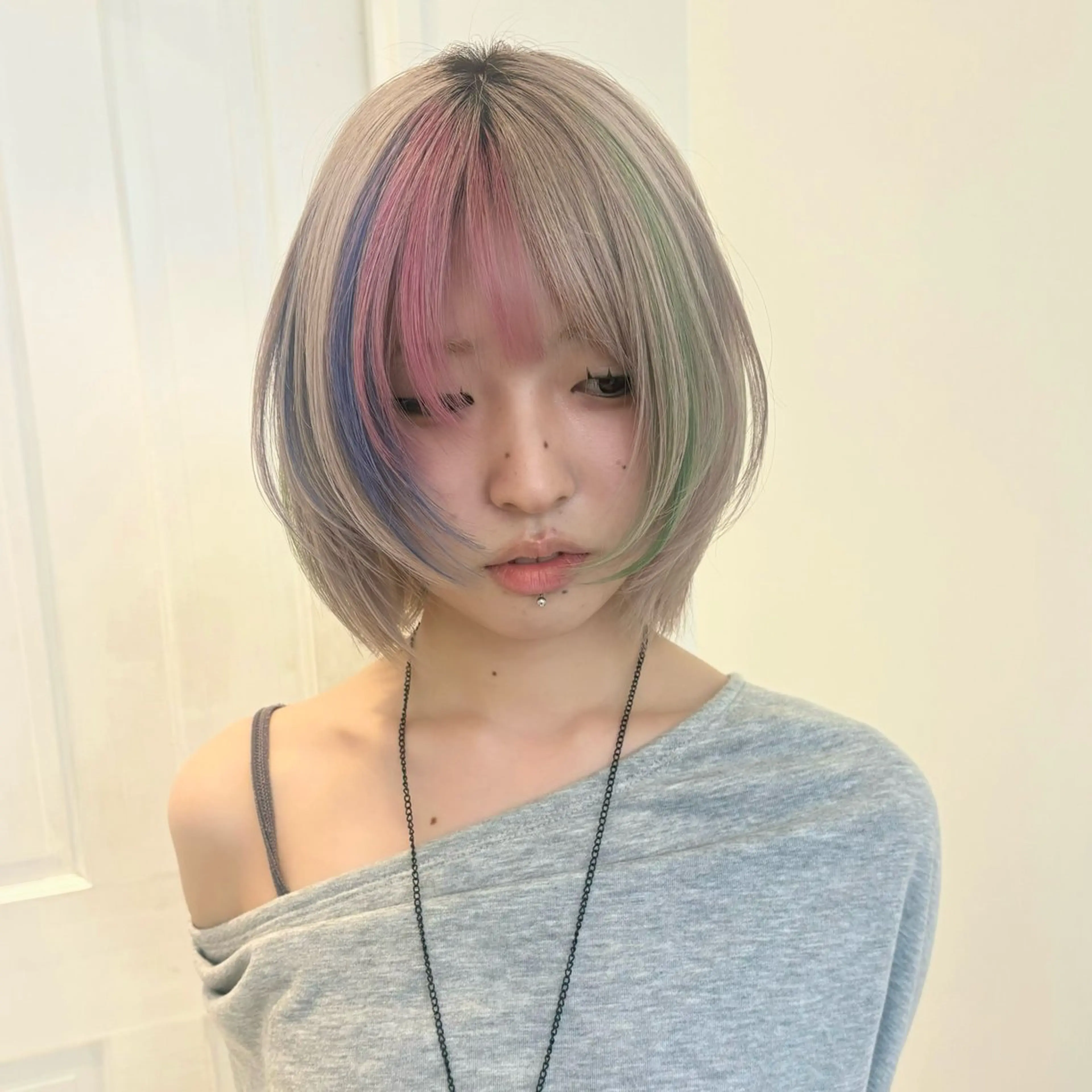 ミディアム カラー ブロンド デザインカラー ヘアカラー トリートメント HIKARI🐈⬛ レイヤー×デザインのヘアスタイル
