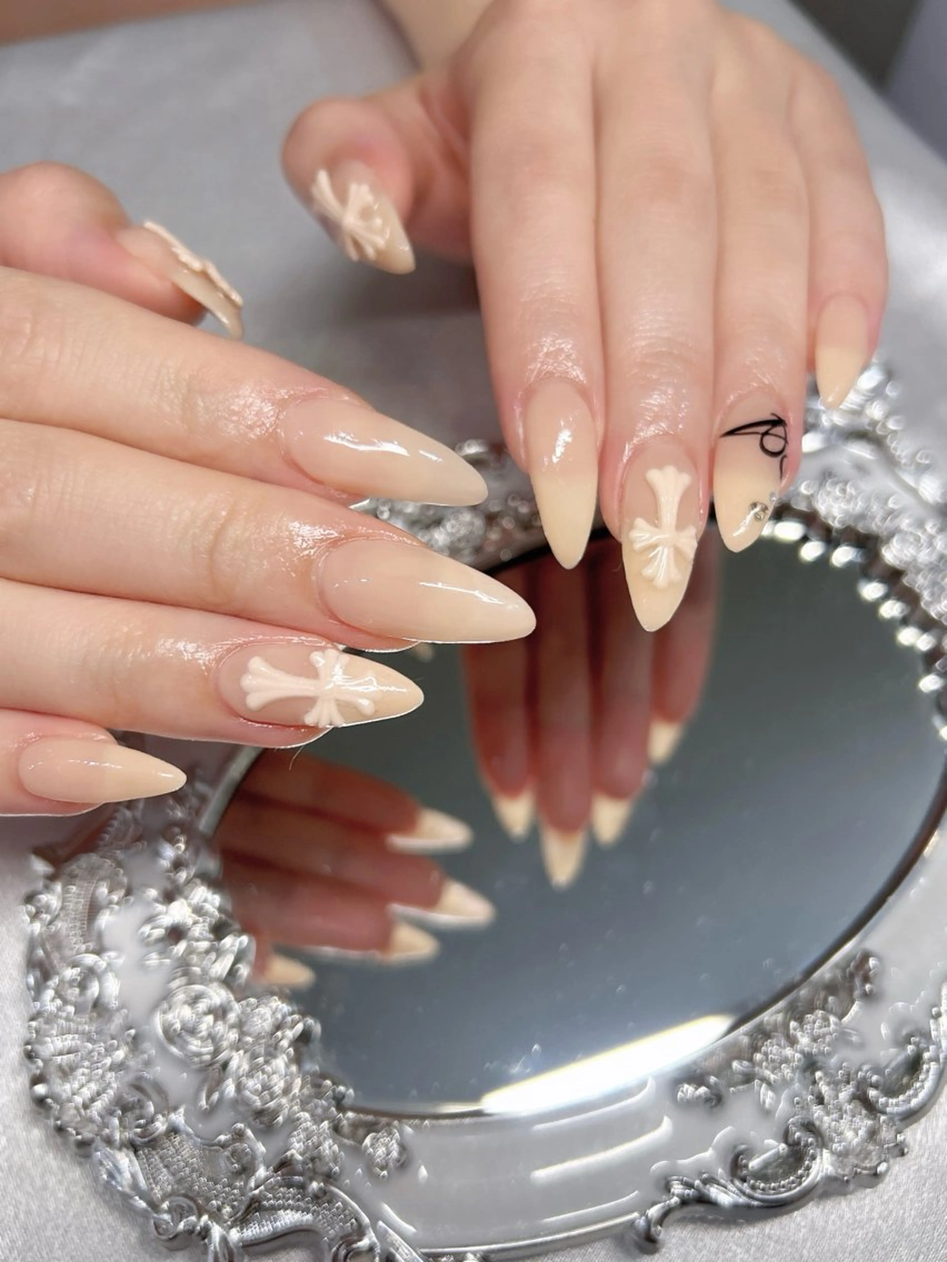 ネイル ハンドネイル ️🫧みつき/ 渋谷/痛ネイル️🫧のネイルデザイン