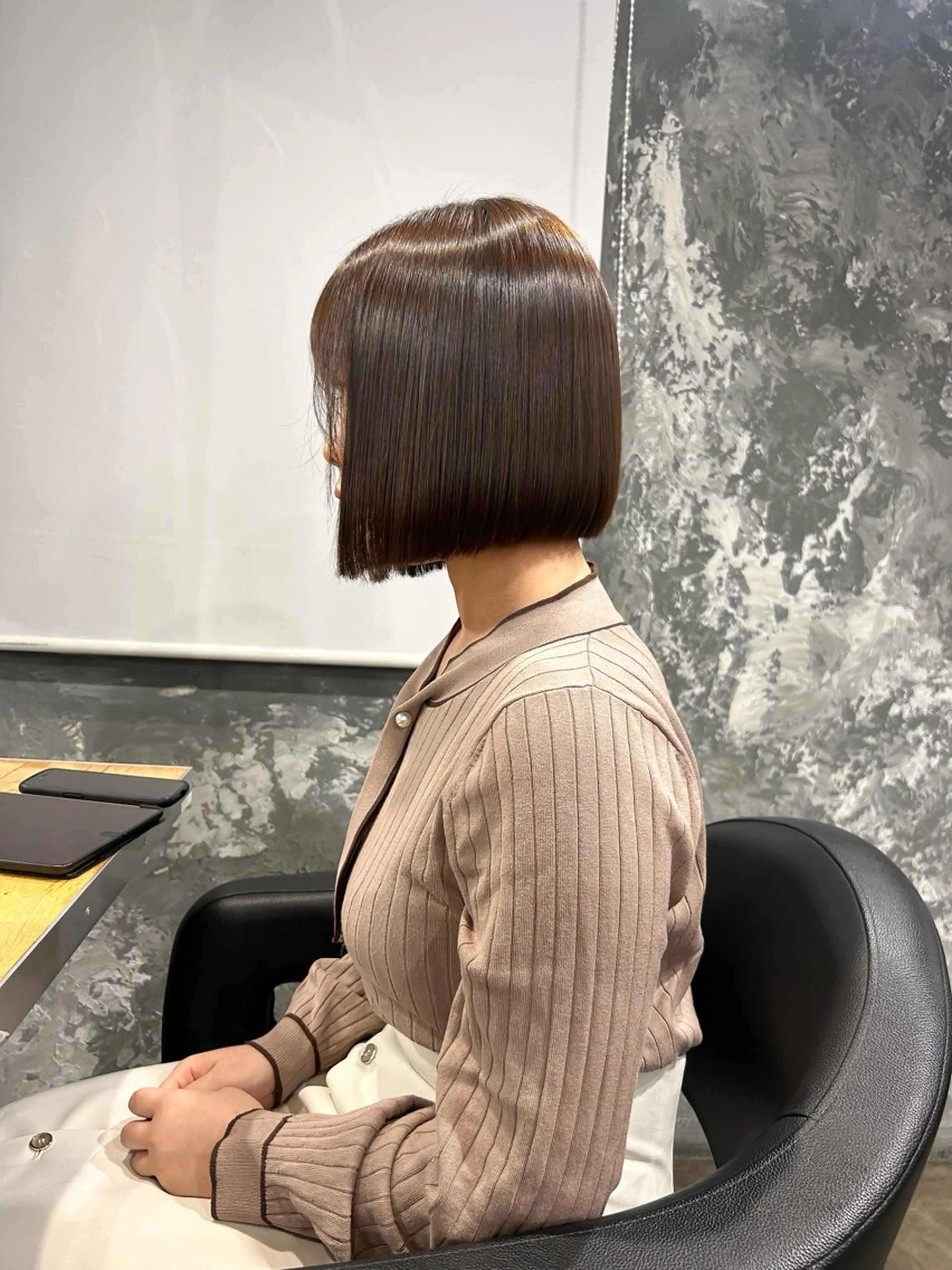 ショート カラー 切りっぱなしボブ 前下がりボブ ボブ 僕なら縮毛矯正してて もブリーチできますのヘアスタイル