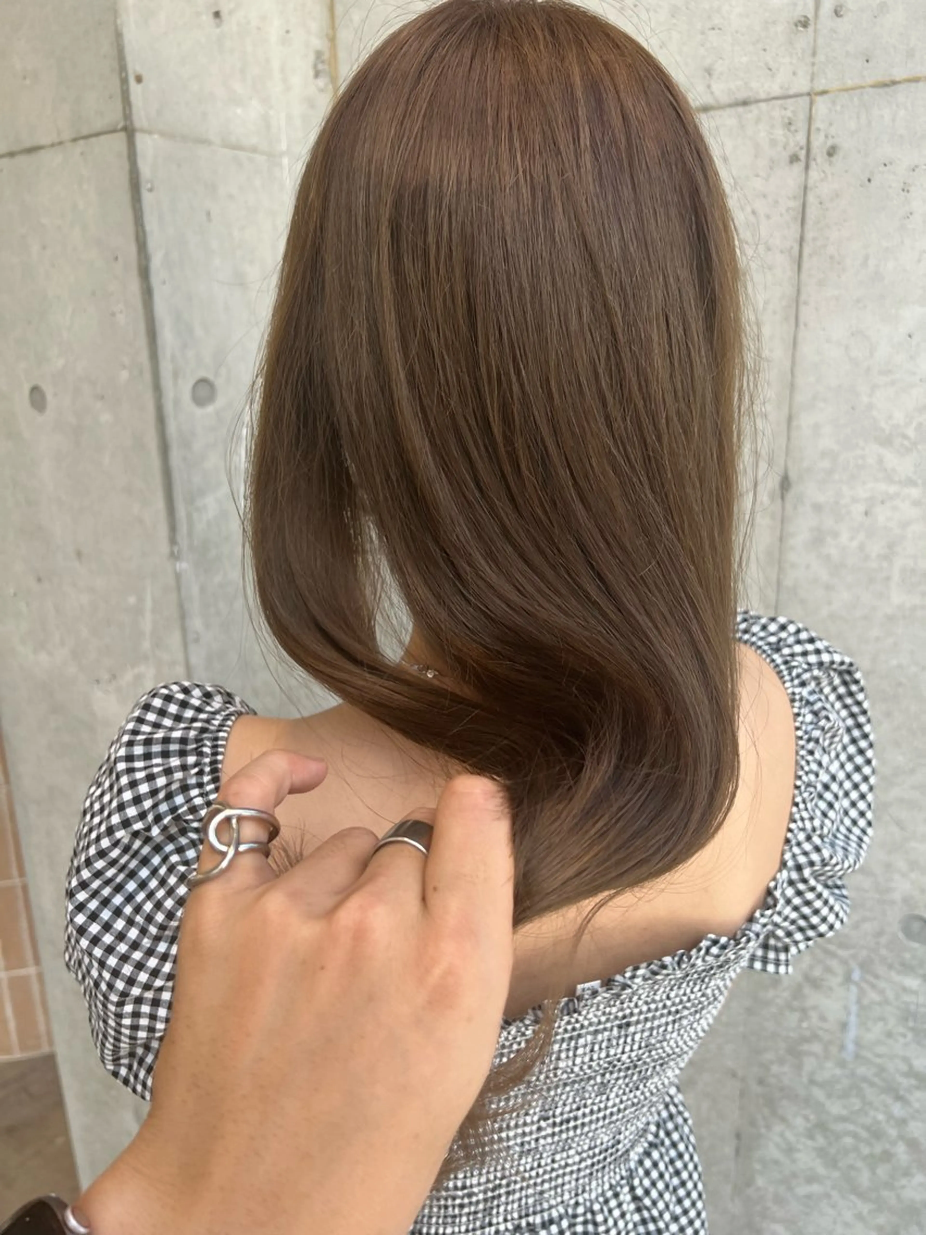 ロング カラー ベージュカラー ブリーチ ミルクティーベージュ ヘアカラー 誰よりも丁寧なカット 🍀小林輝のヘアスタイル