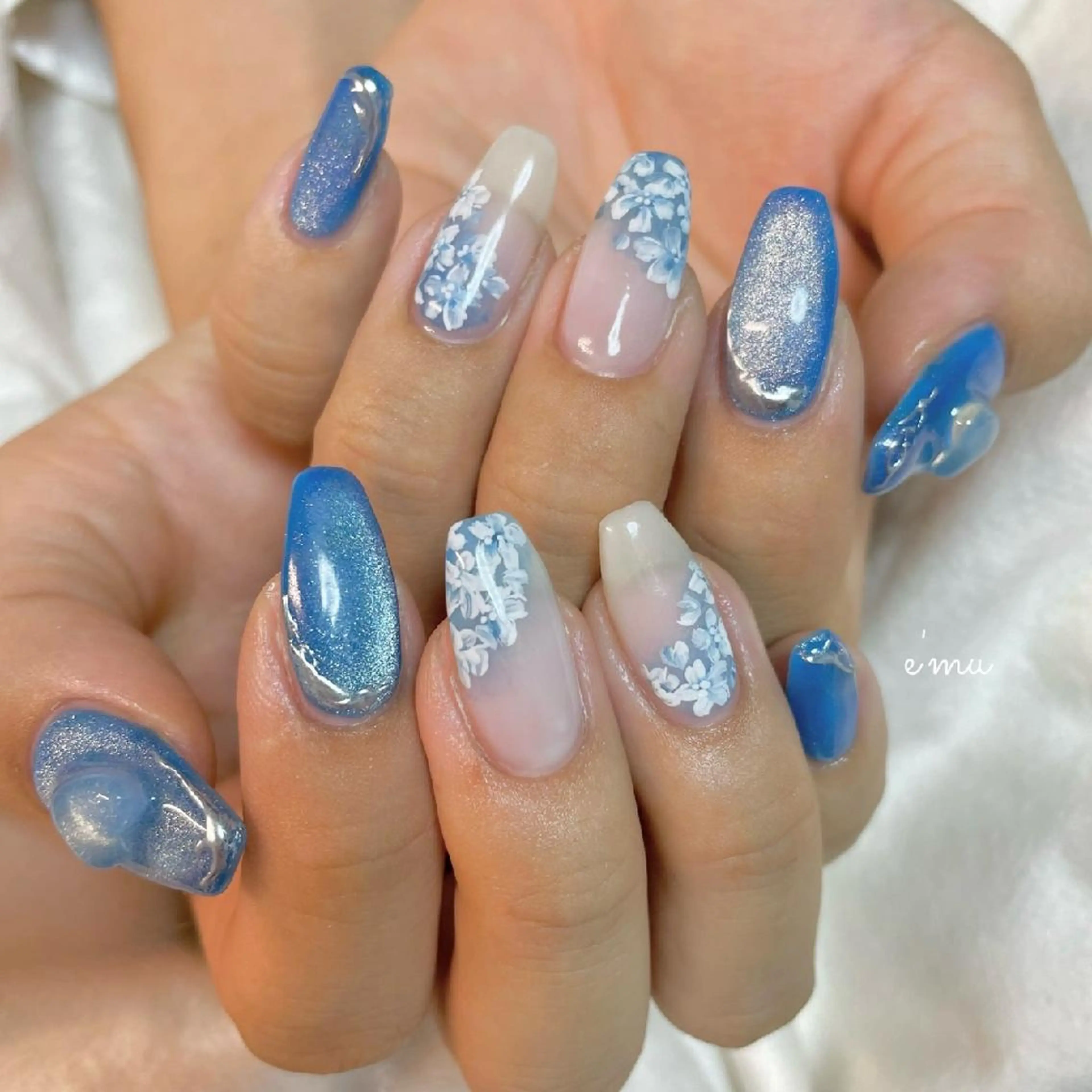 ネイル ブルー フラワーネイル マグネットネイル nail salon e'mu💐のネイルデザイン