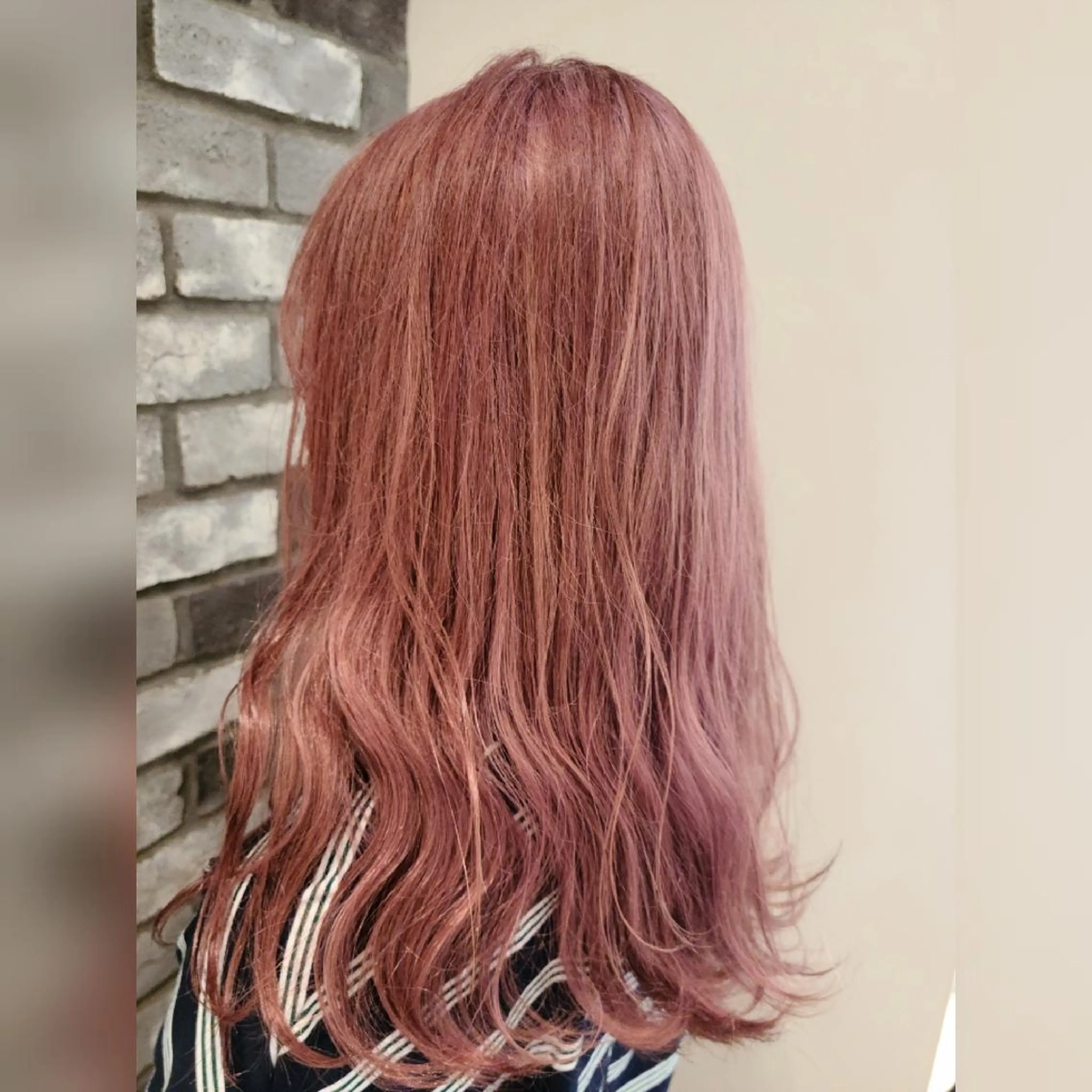 セミロング カラー ブリーチ オレンジ ピンクカラー [Lil by  JIL BLAN]所属・田中 孝征のヘアスタイル