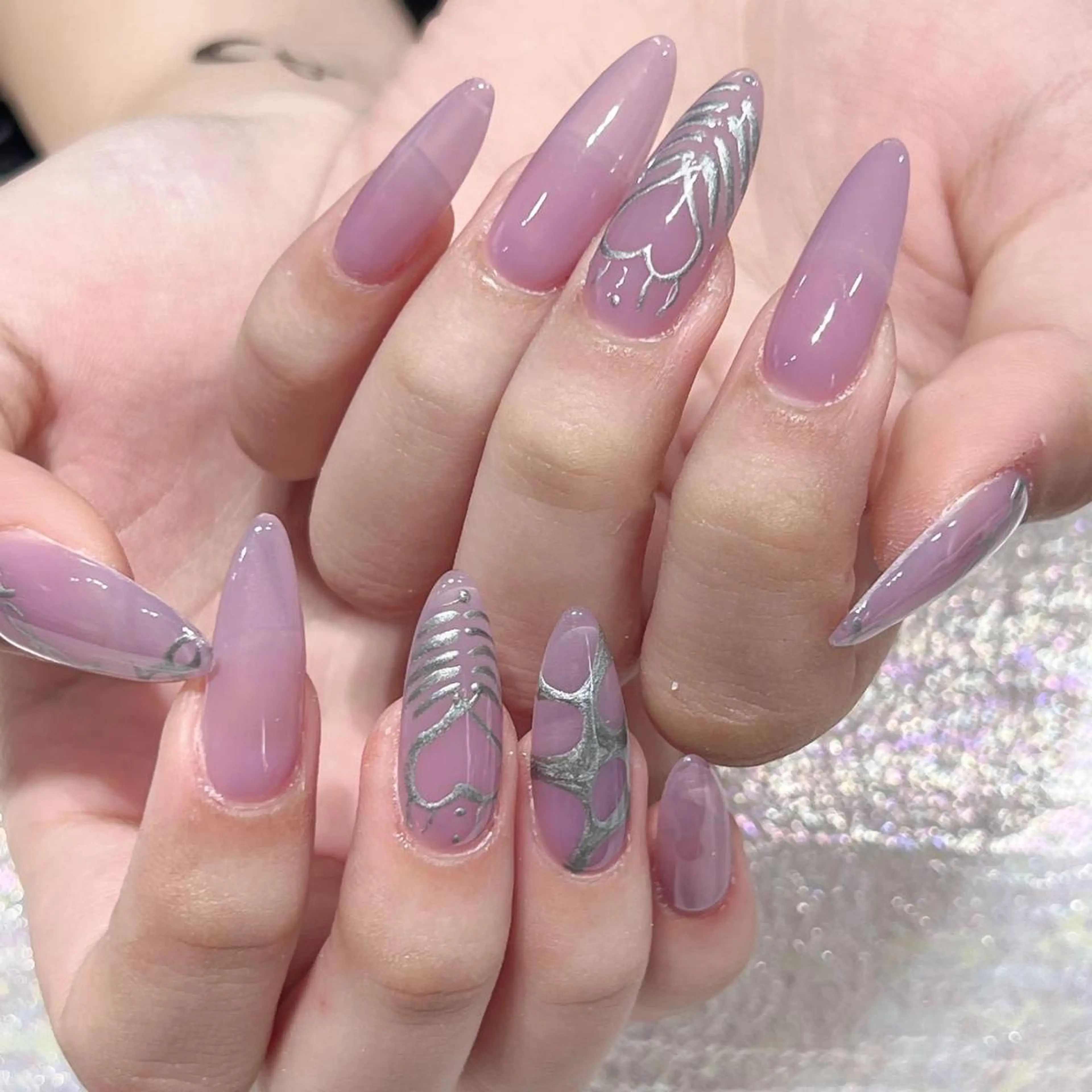 ネイル 長さ出し ネイルチップ Queens 新宿本店のネイルデザイン