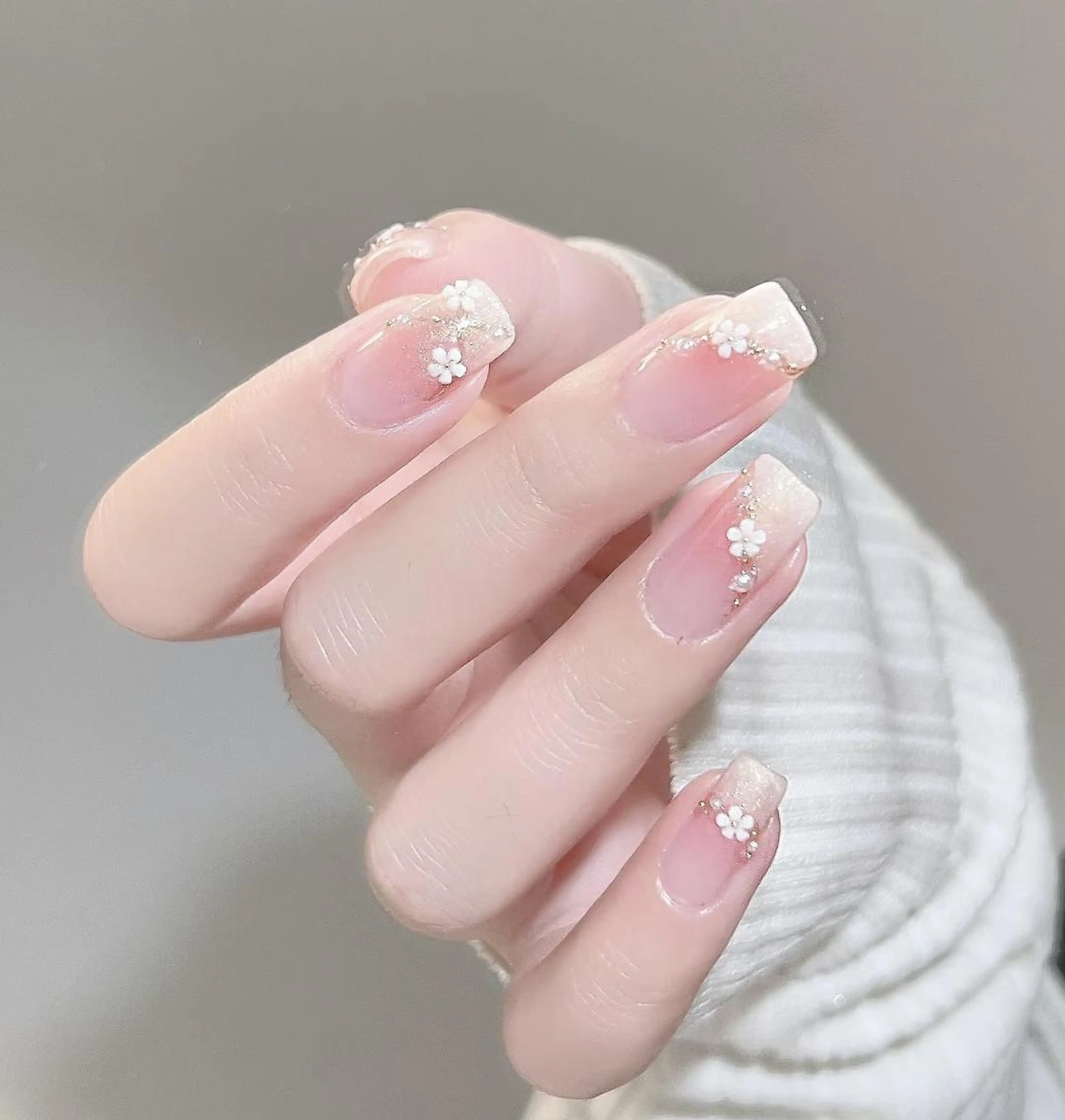 ネイル オーロラネイル チークネイル 長さ出し フットネイル フレンチネイル ハンドネイル リラネイル Aikenのネイルデザイン