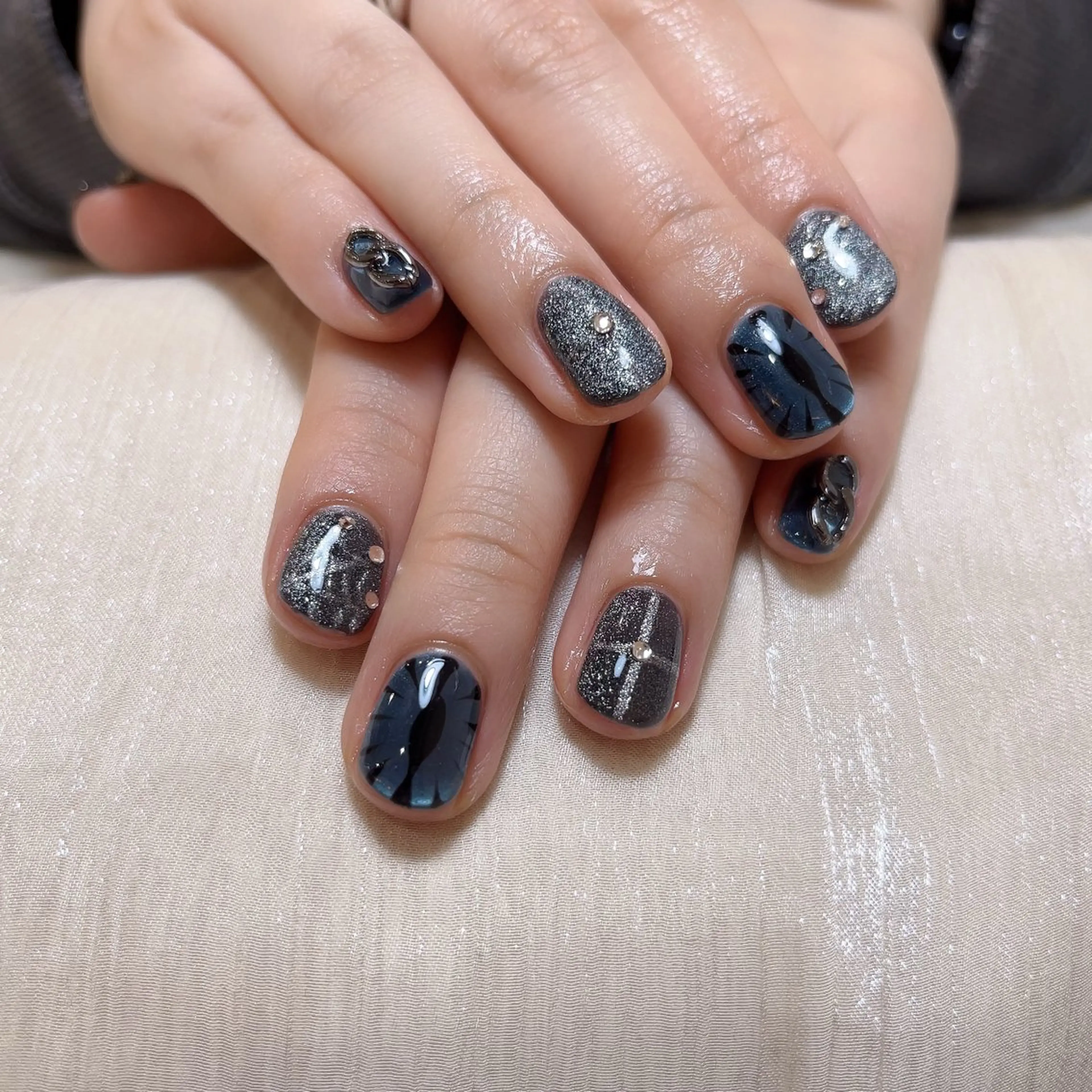 ネイル ハンドネイル MoonNail ユリのネイルデザイン