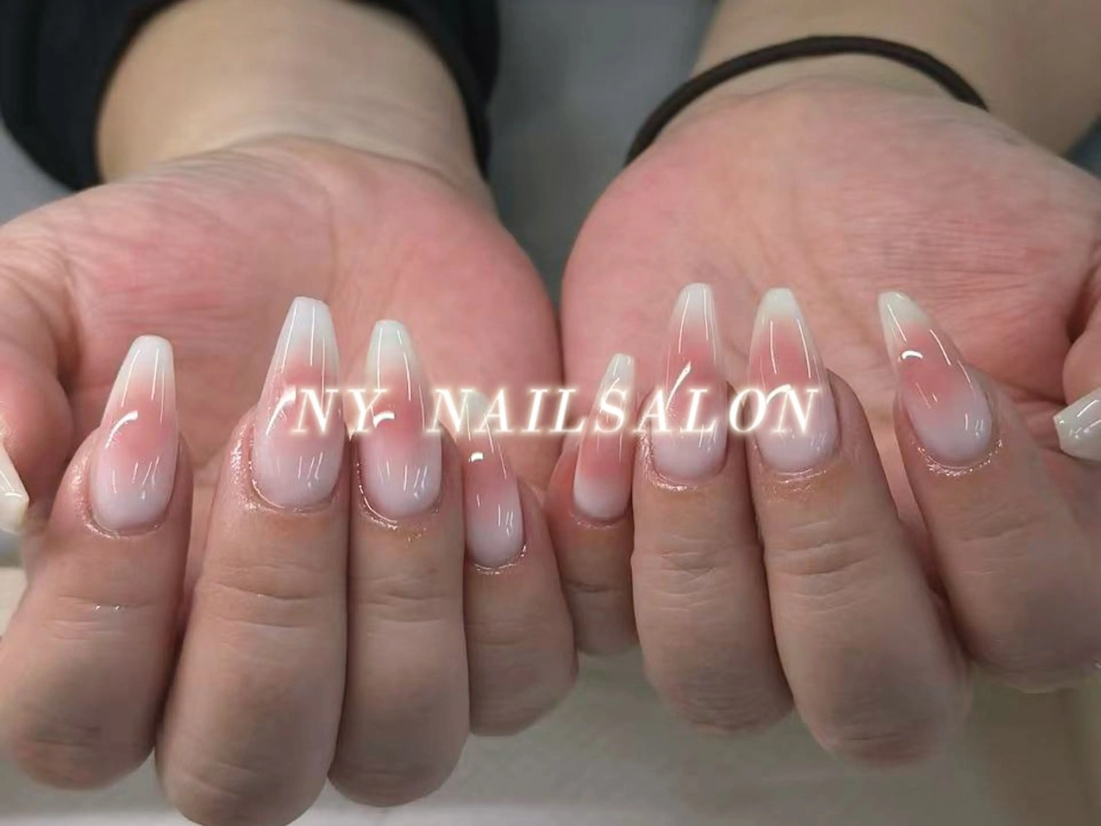 ネイル 長さ出し フットネイル フレンチネイル ジェルネイル ガーリー ハンドネイル フットネイル ハンドケア NYネイルサロン 千葉中央店のネイルデザイン