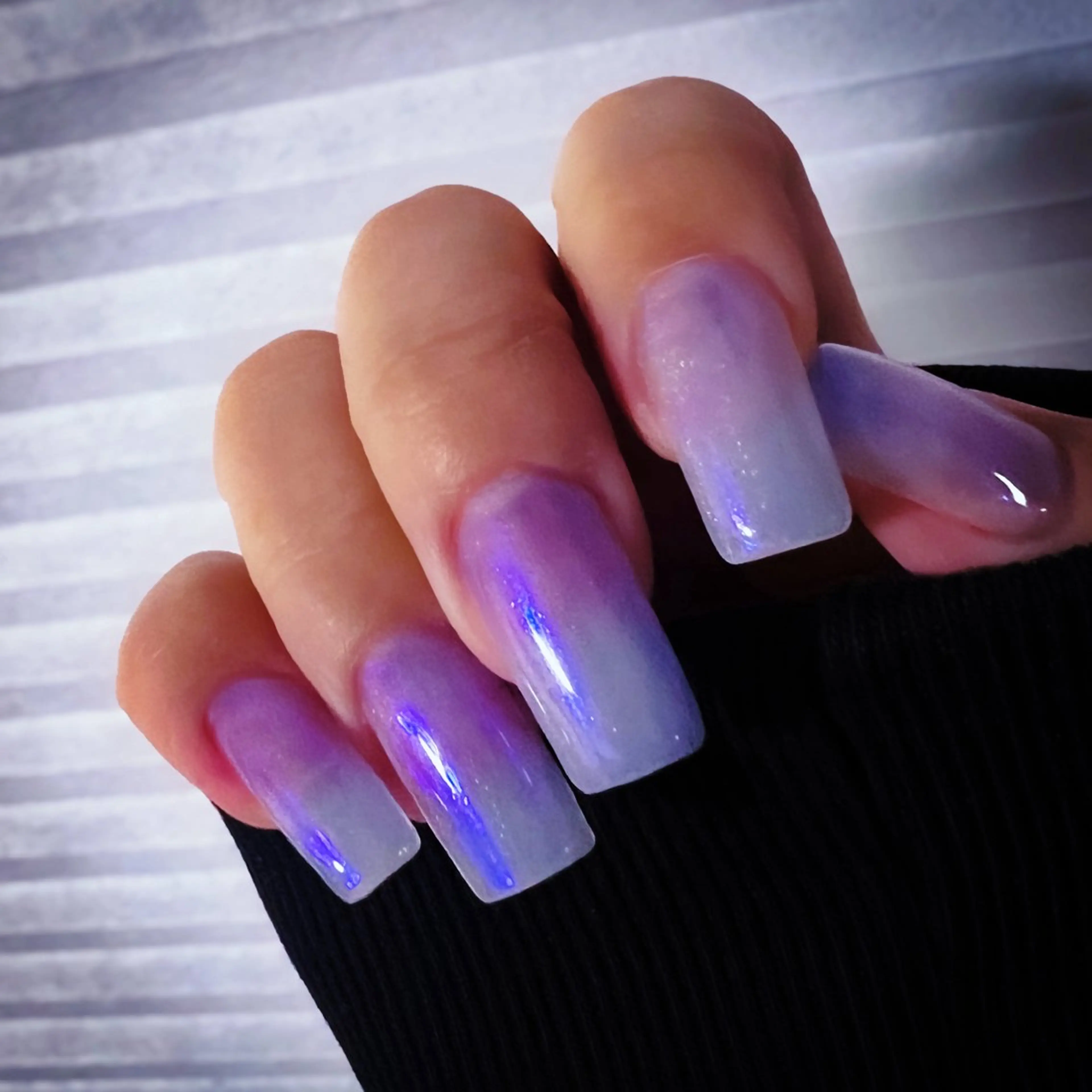ネイル オーロラネイル LEFTNAILS フィルインニュアンスのネイルデザイン