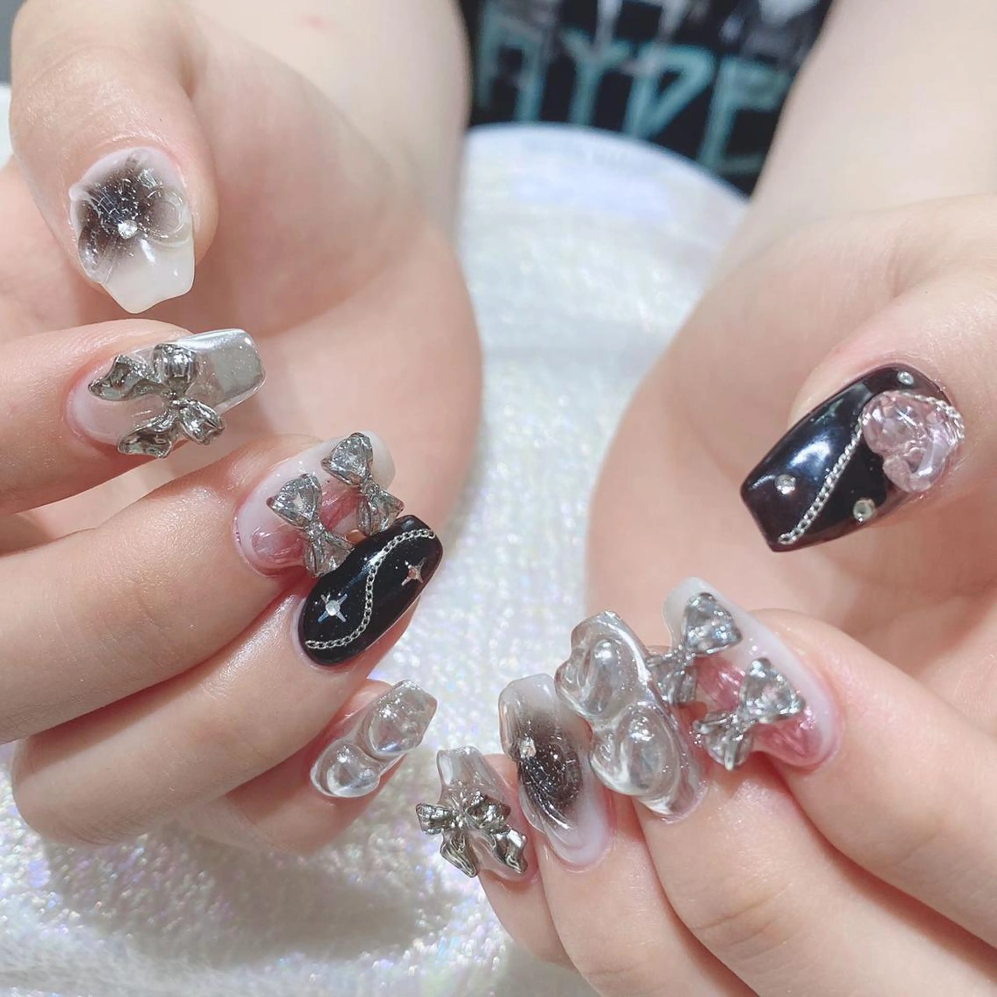 ネイル チークネイル ジェルネイル キラキラネイル マグネットネイル 持ち込み ハンドネイル Queens momoのネイルデザイン