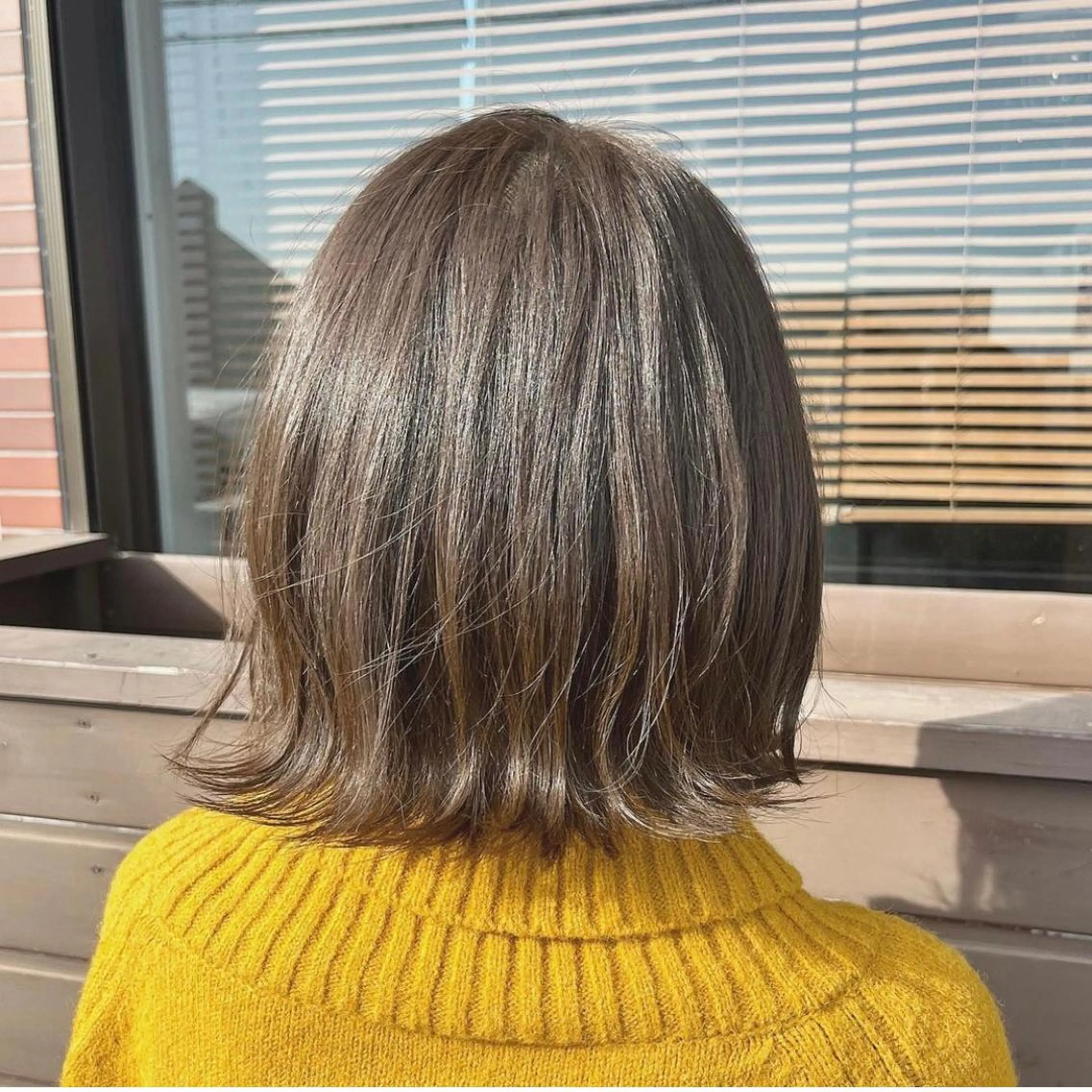 ミディアム ヘアデザインデコ所属・岩坂 美苗のヘアスタイル