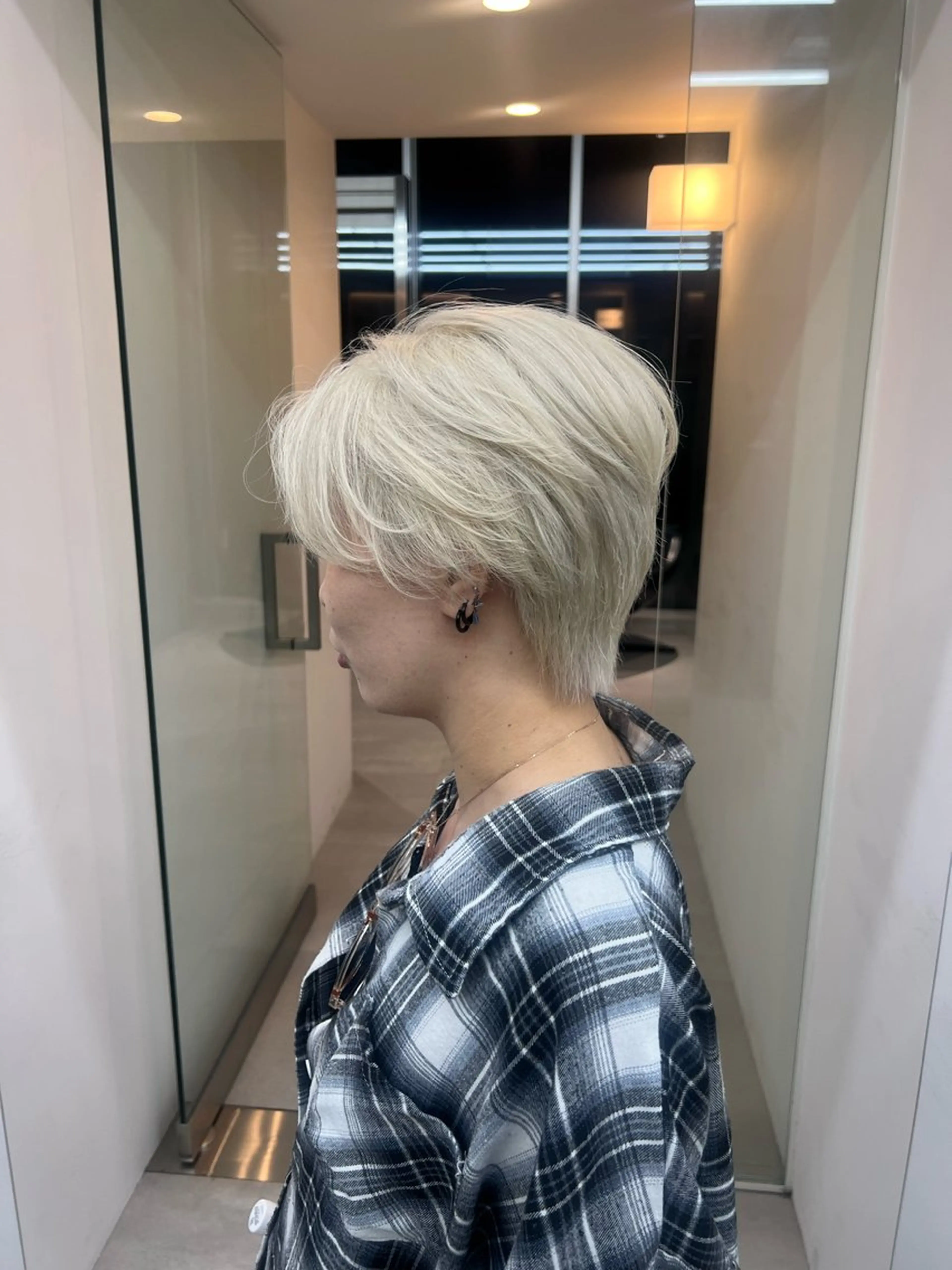 ショート カラー ハンサムショート ブリーチ レイヤーカット ショートヘア カット ヘアカラー トリートメント 吉沢遣人/レイヤー 艶カラー/パーマのヘアスタイル