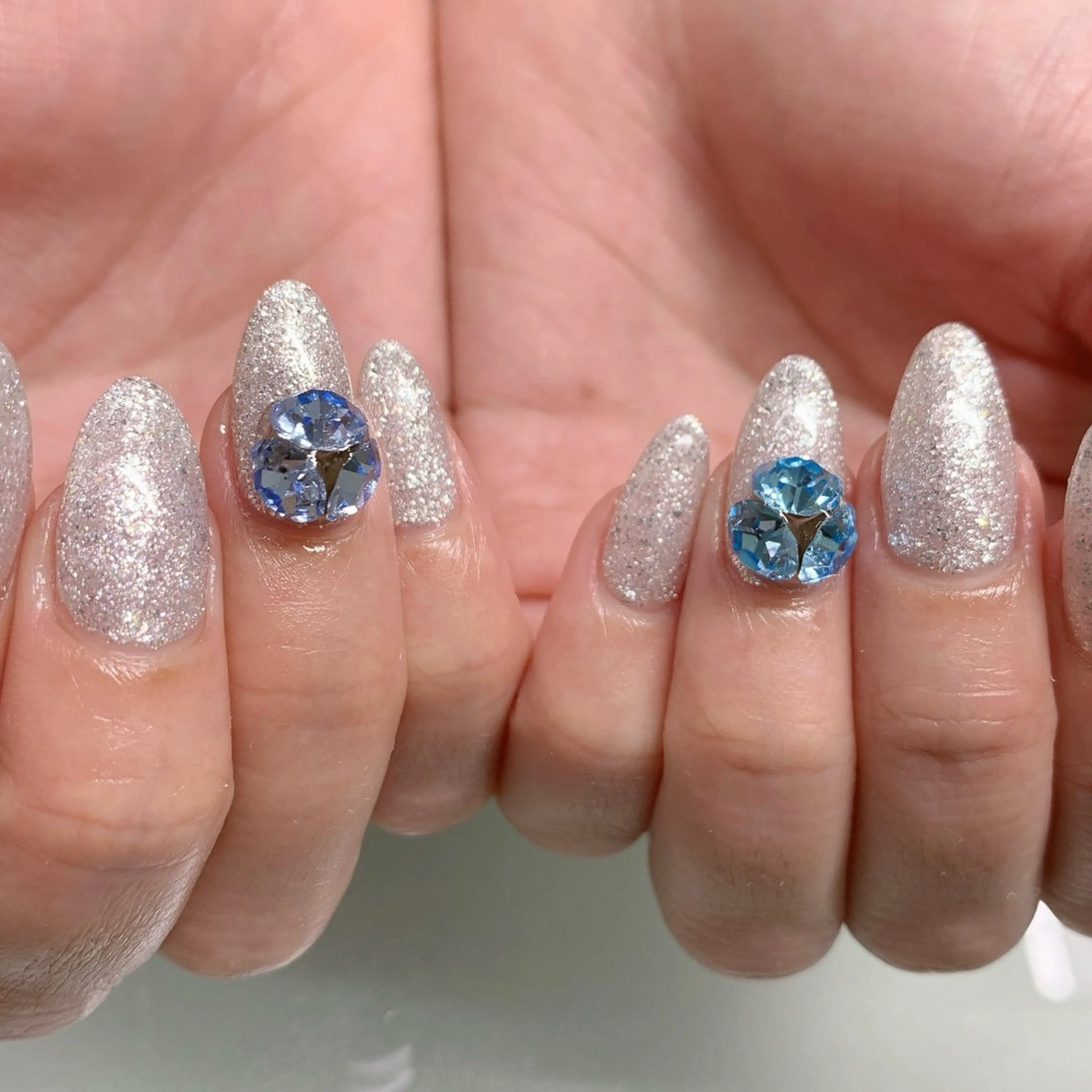 ネイル ラメ(グリッター) ストーンネイル SHIGE . 【パラジェル取扱店】のネイルデザイン