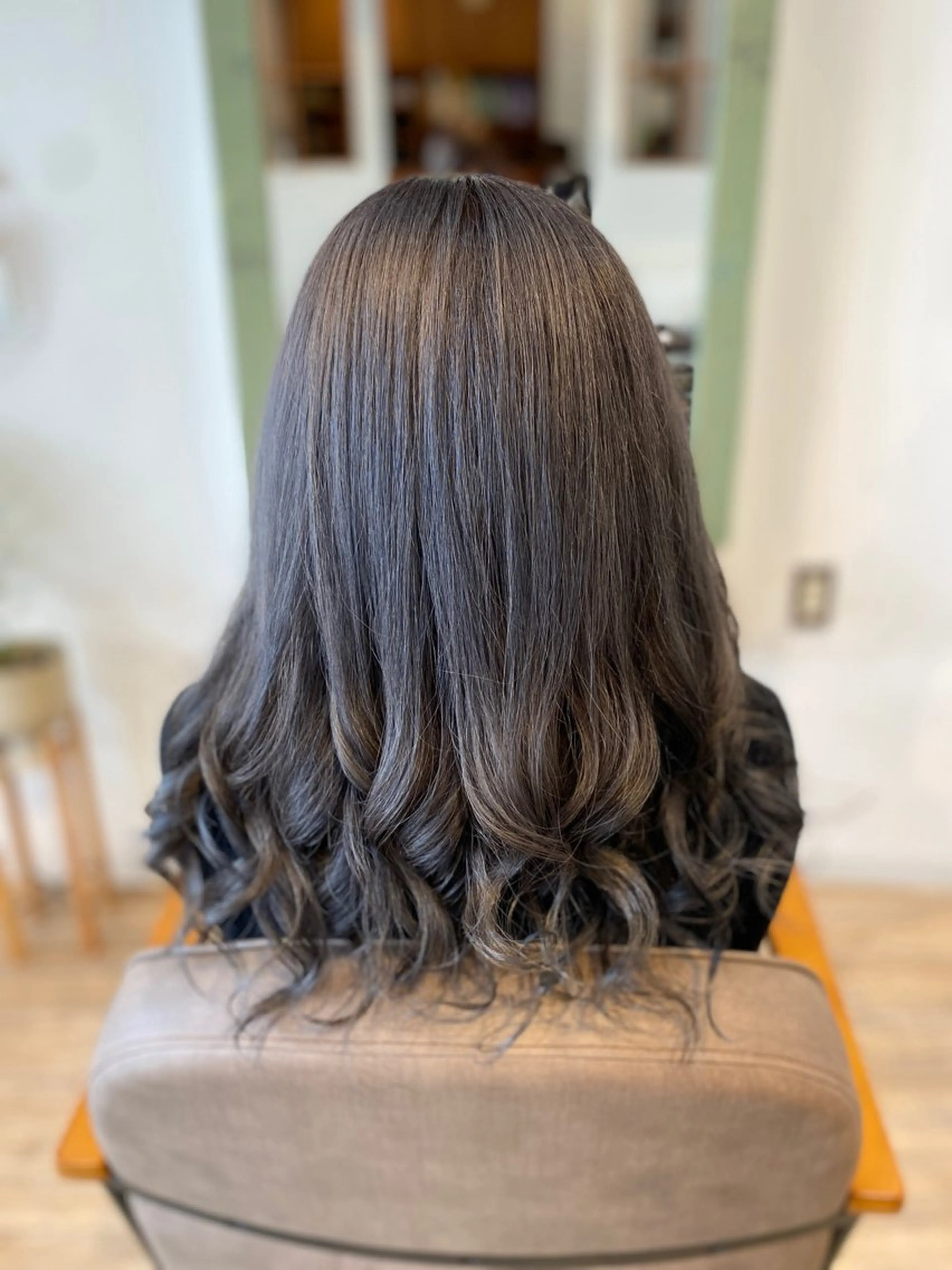 ロング カラー 透明感カラー グレージュ 安住 千明のマツエク・マツパデザイン