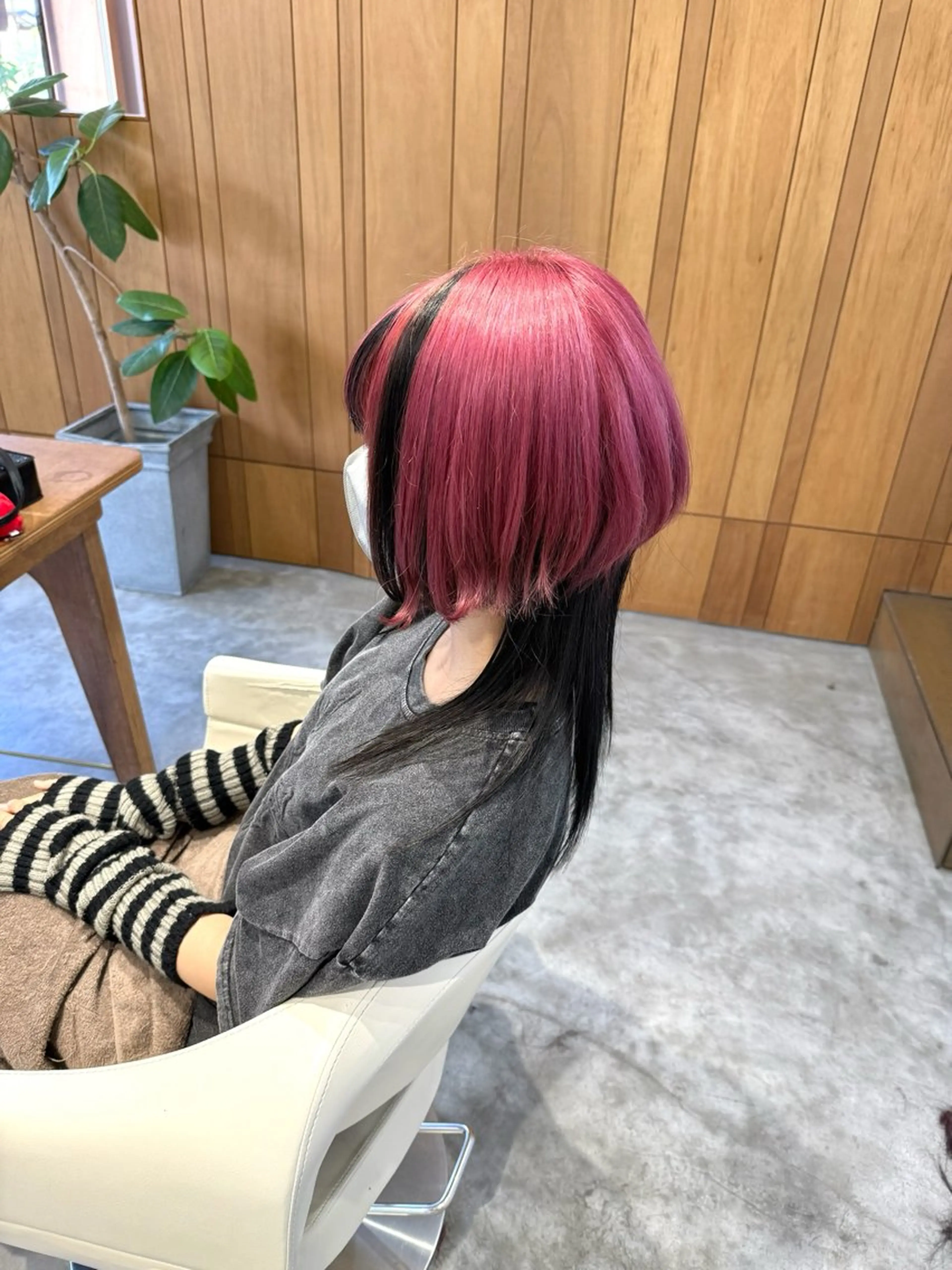 ミディアム カラー ピンクカラー ウルフカット カット ヘアカラー フラム所属・WATANABE MISAKIのヘアスタイル