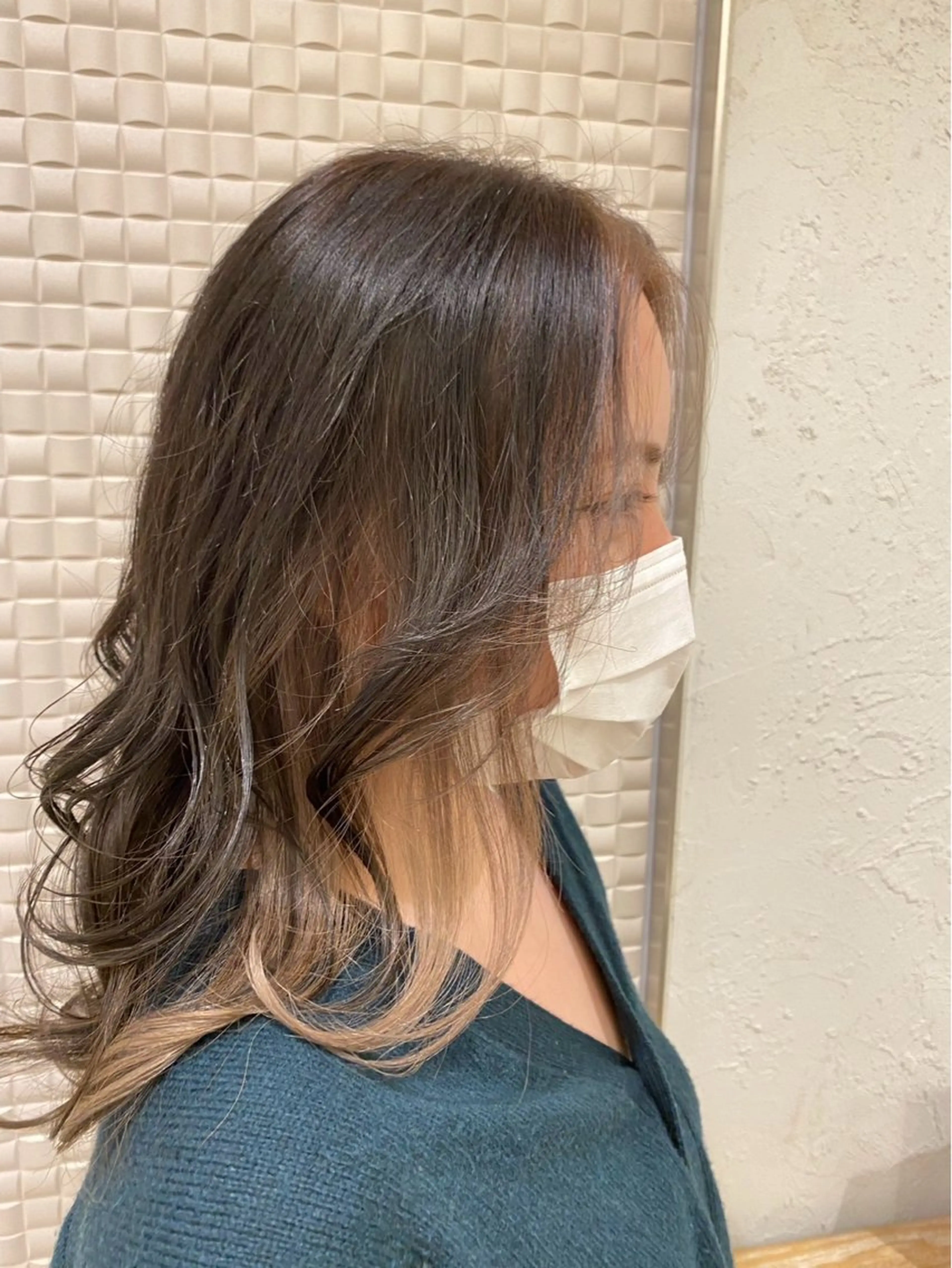 セミロング カラー ベージュカラー インナーカラー 新宿 谷合 玲花のヘアスタイル