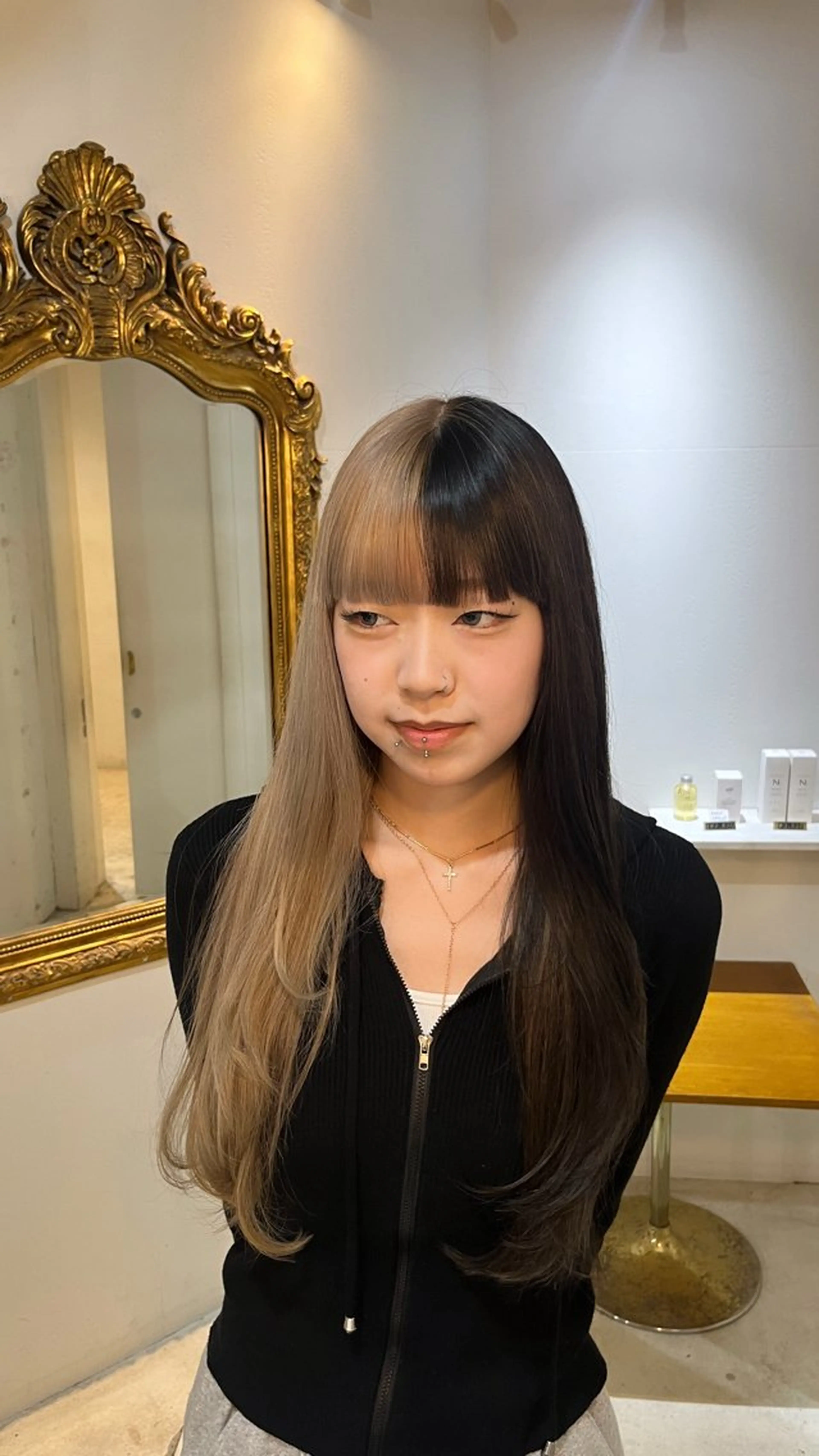 ロング ツートーンカラー ヘアカラー 🩶ハイトーン🖤 URARAのヘアスタイル