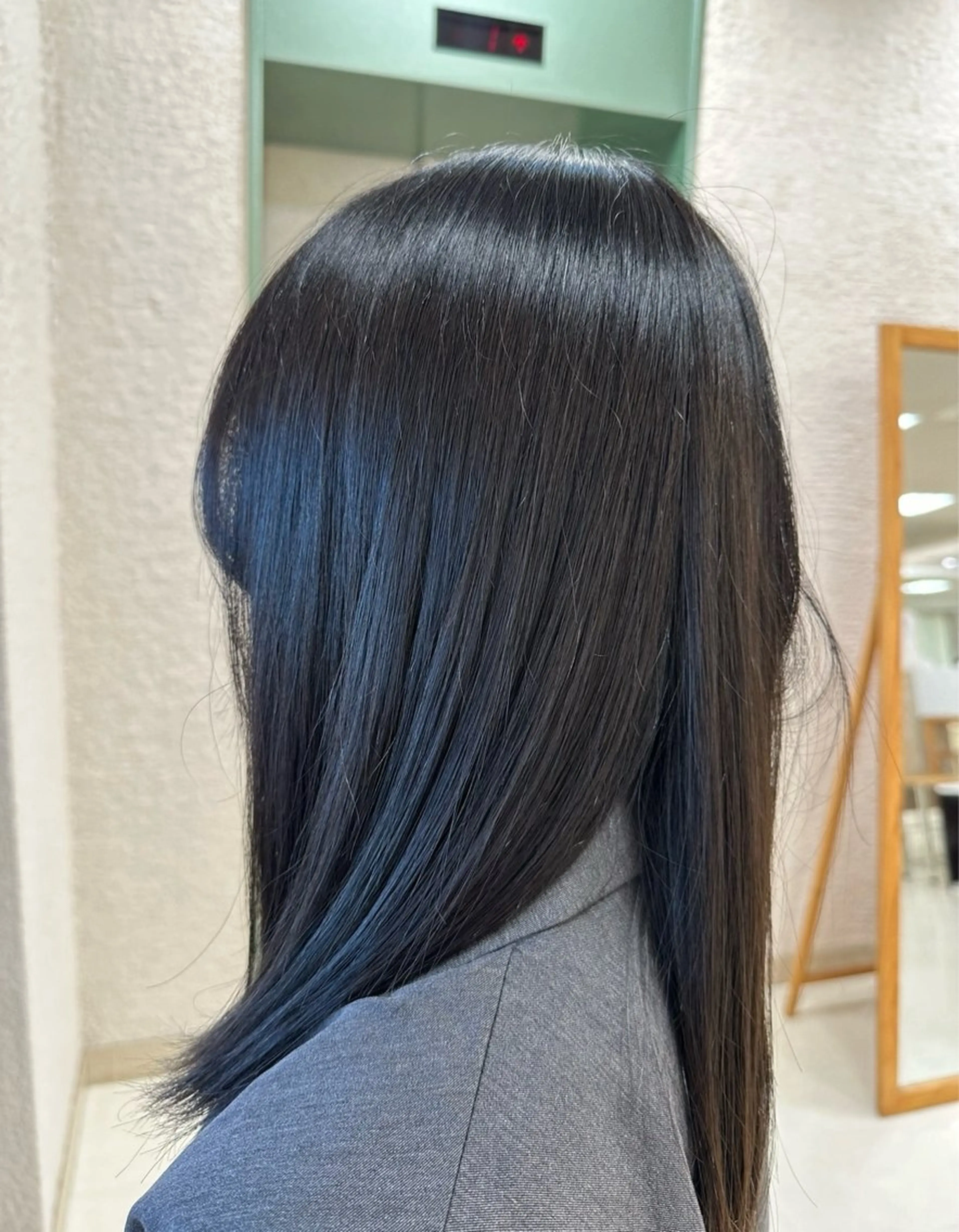 セミロング カラー セミロングパーマ ベージュカラー ブリーチ ケアブリーチ 透明感カラー お悩み改善 艶髪🍄みくのヘアスタイル