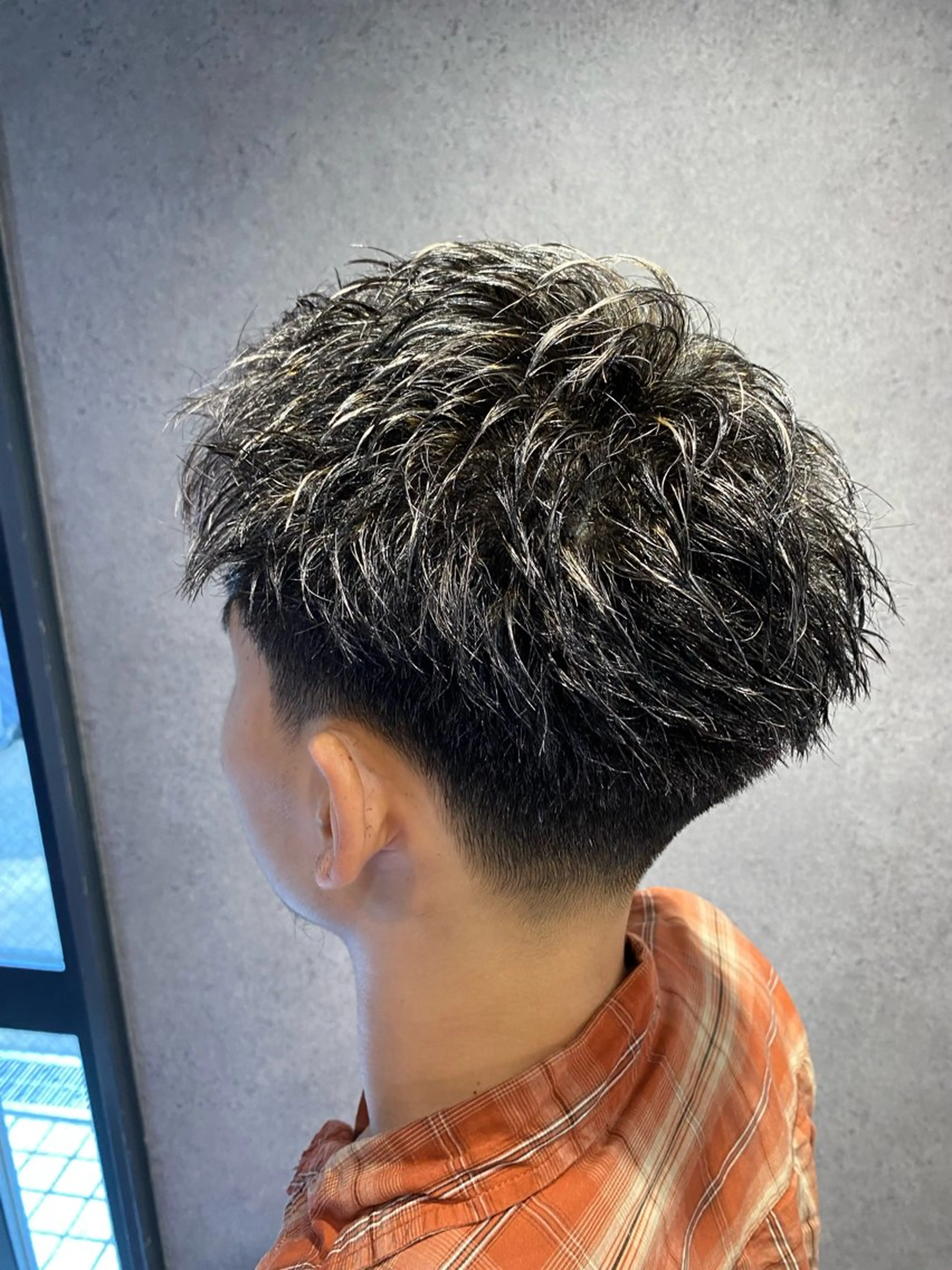 ショート カラー メンズ フェードカット メンズメッシュ メッシュ 前原 凌汰のヘアスタイル