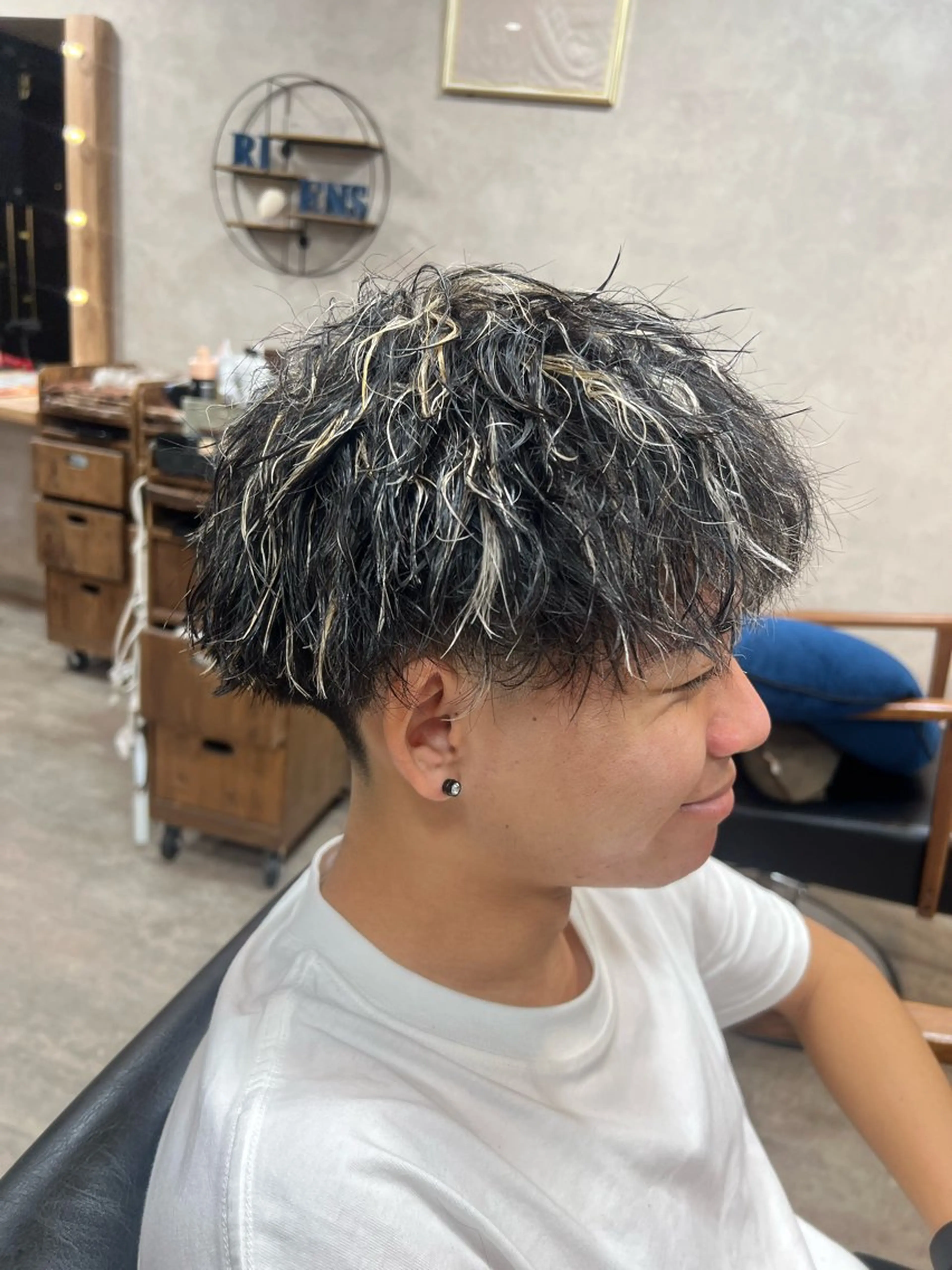 メンズ カット ヘアカラー パーマ 高森 俊輔のヘアスタイル