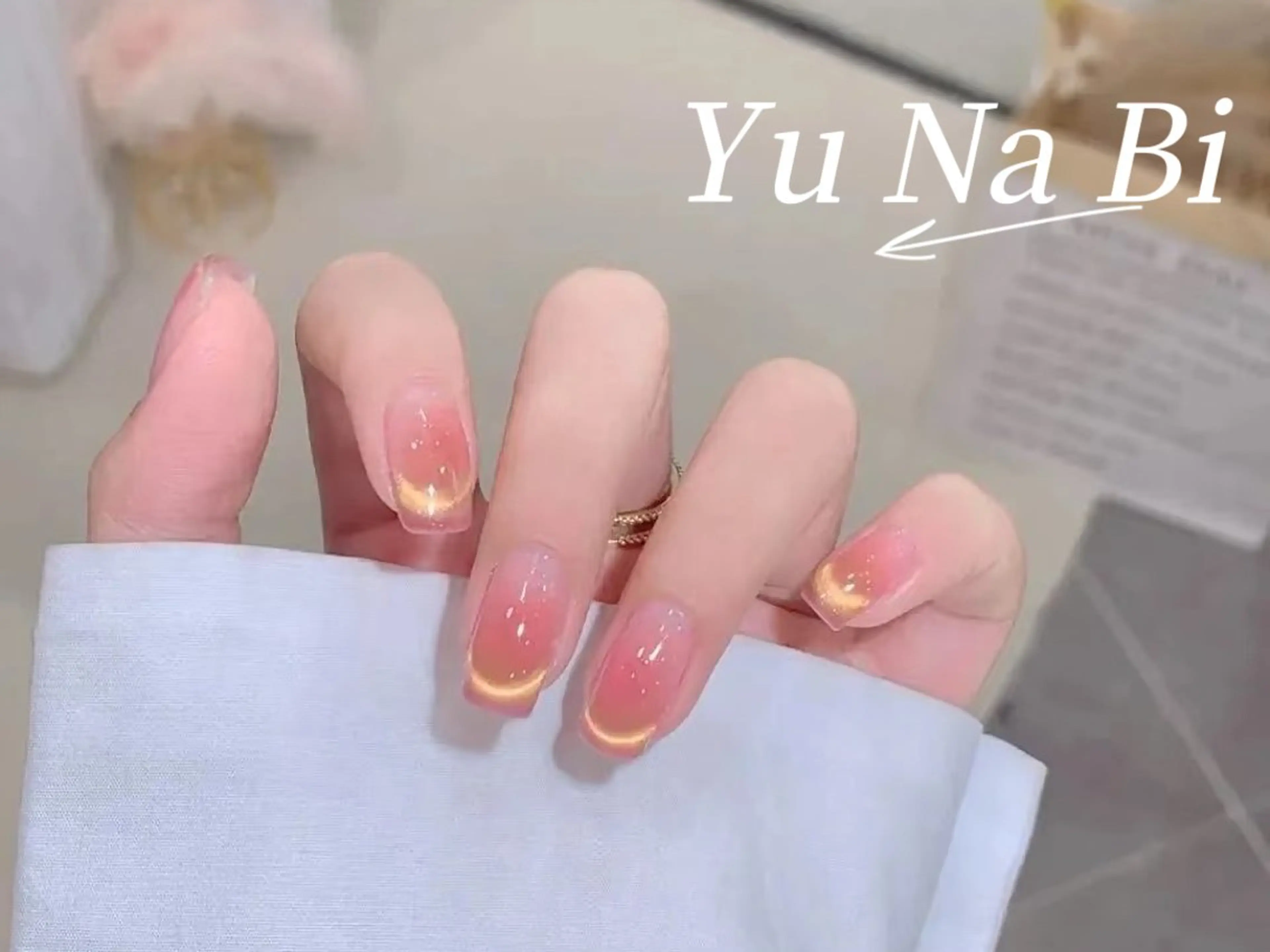 透明感✕輝き＆うる艶チークxマグネットネイルの写真