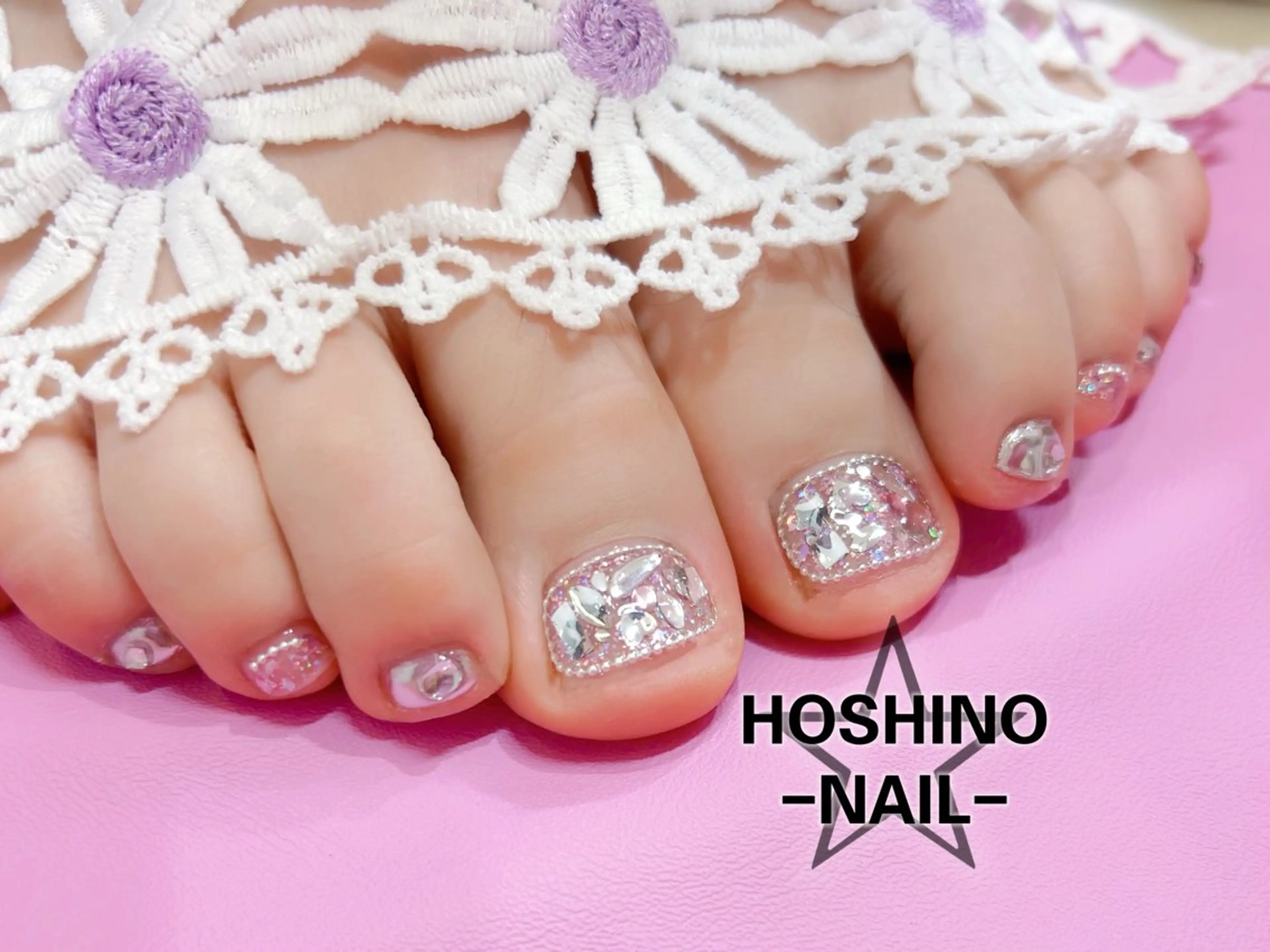 ネイル フットネイル キラキラネイル ミラーネイル 夏ネイル ワンホンネイル フットネイル ★HOSHINO NAIL★新宿店のネイルデザイン