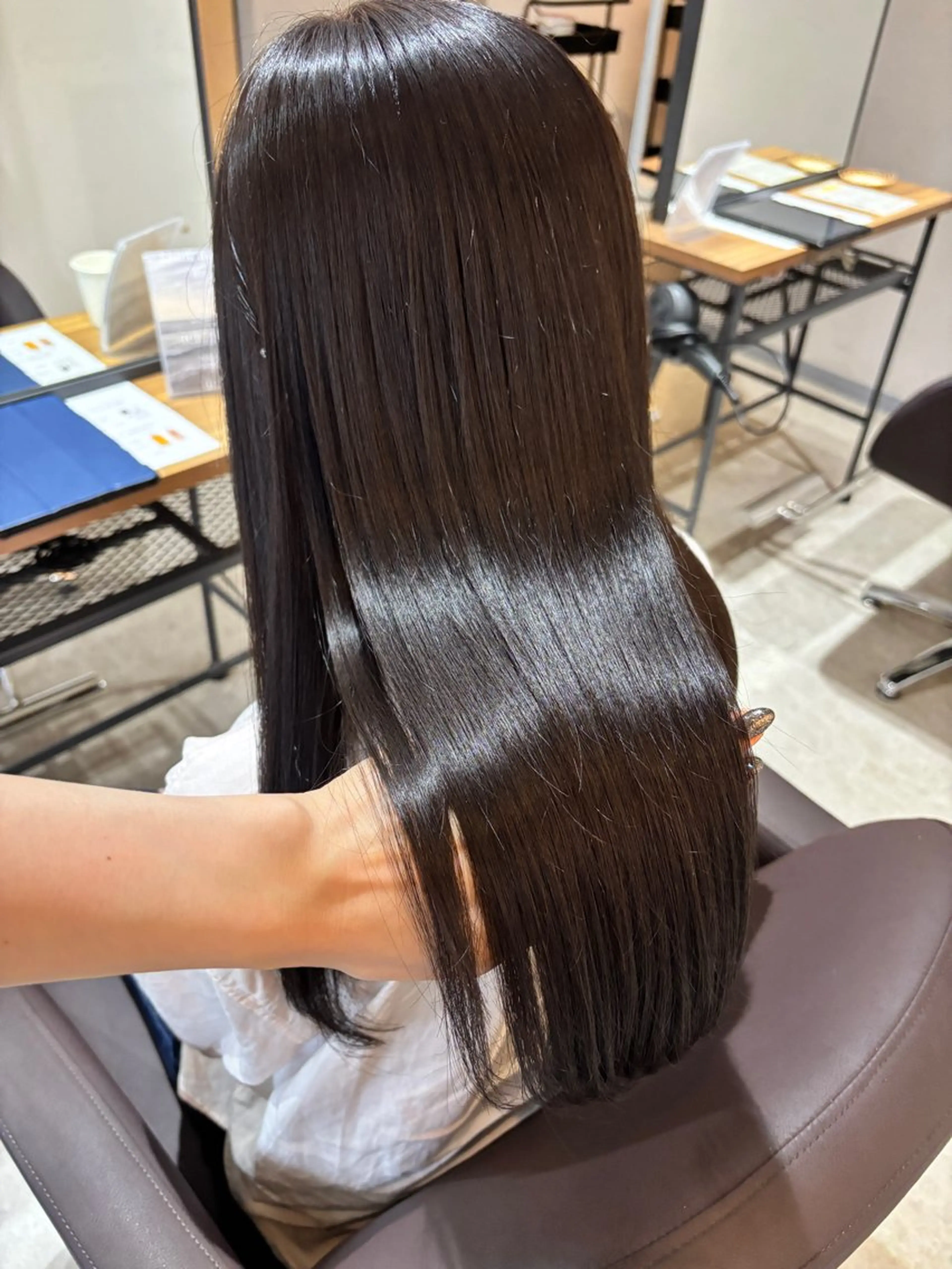 セミロング ボブ 韓国風ヘア レイヤーカット 縮毛矯正 ブリーチカラー🤍 髪質改善🌟のヘアスタイル