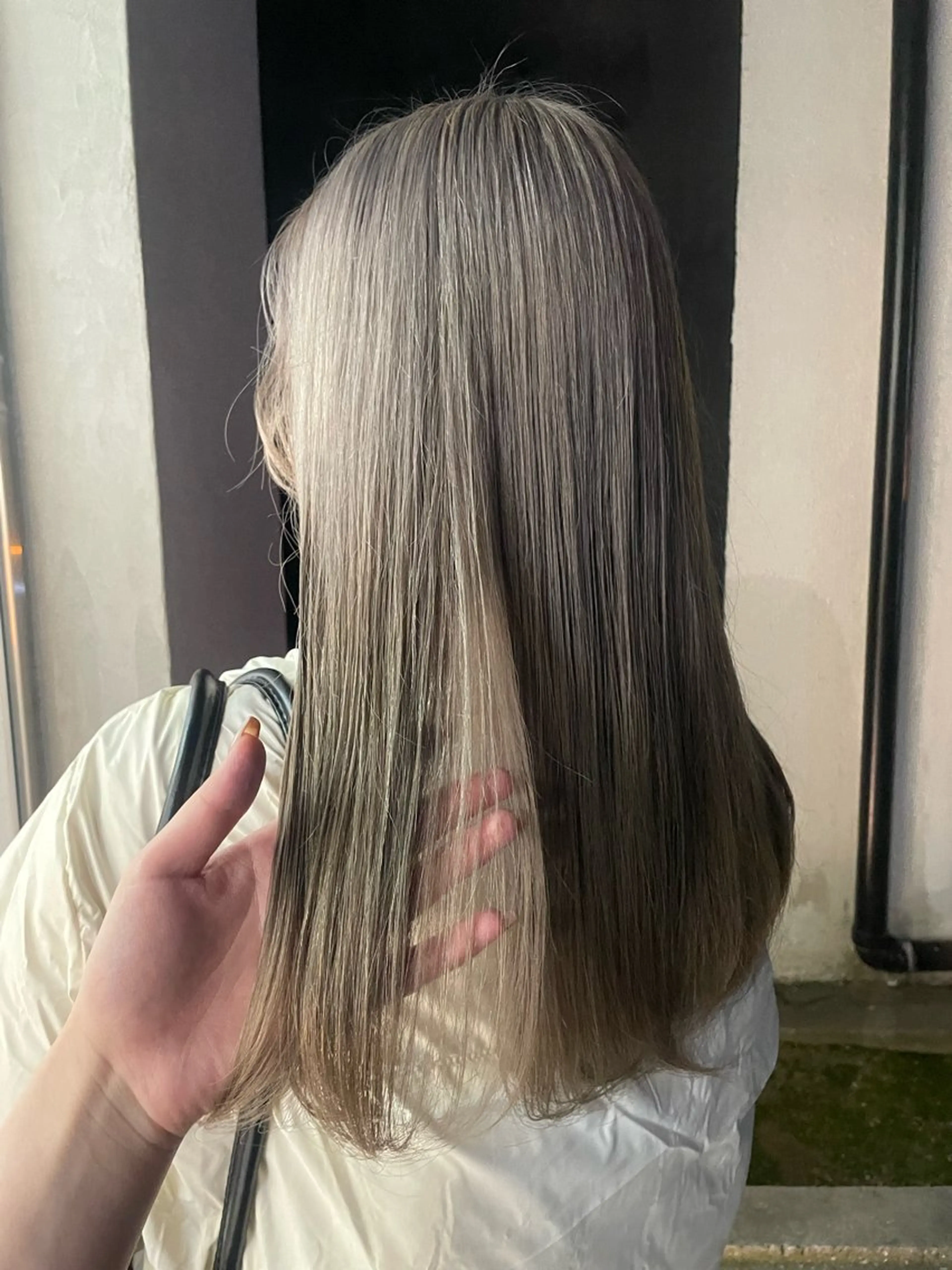 ロング カラー グレージュ ミルクティーグレージュ ヘアカラー Then所属・mana/ハイトーン /ヘアアレンジ🎀のヘアスタイル