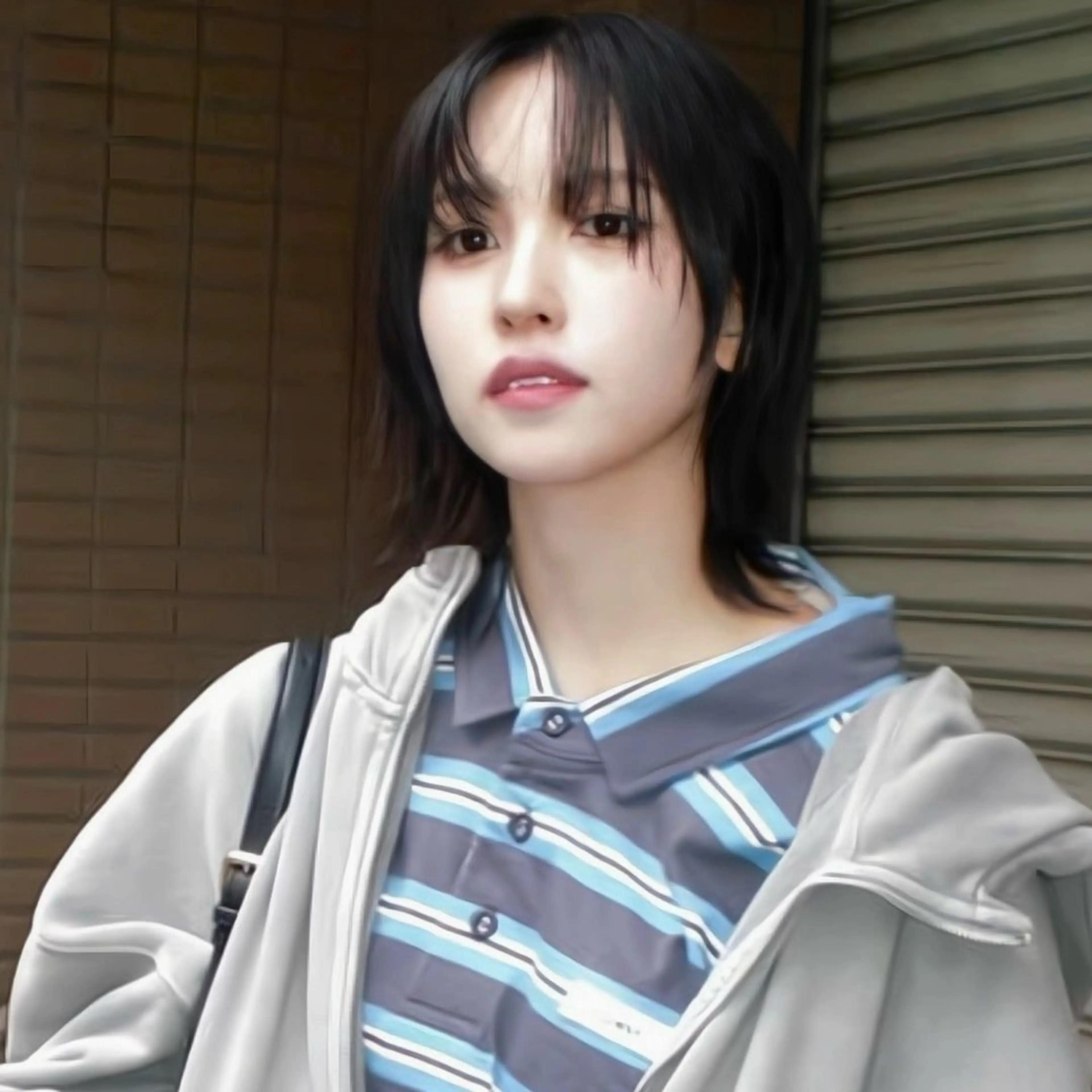 ミディアム 顔まわりレイヤー 顔周りカット ハッシュカット レイヤーカット カット トリートメント nonoka オリーブ/グレージュのヘアスタイル