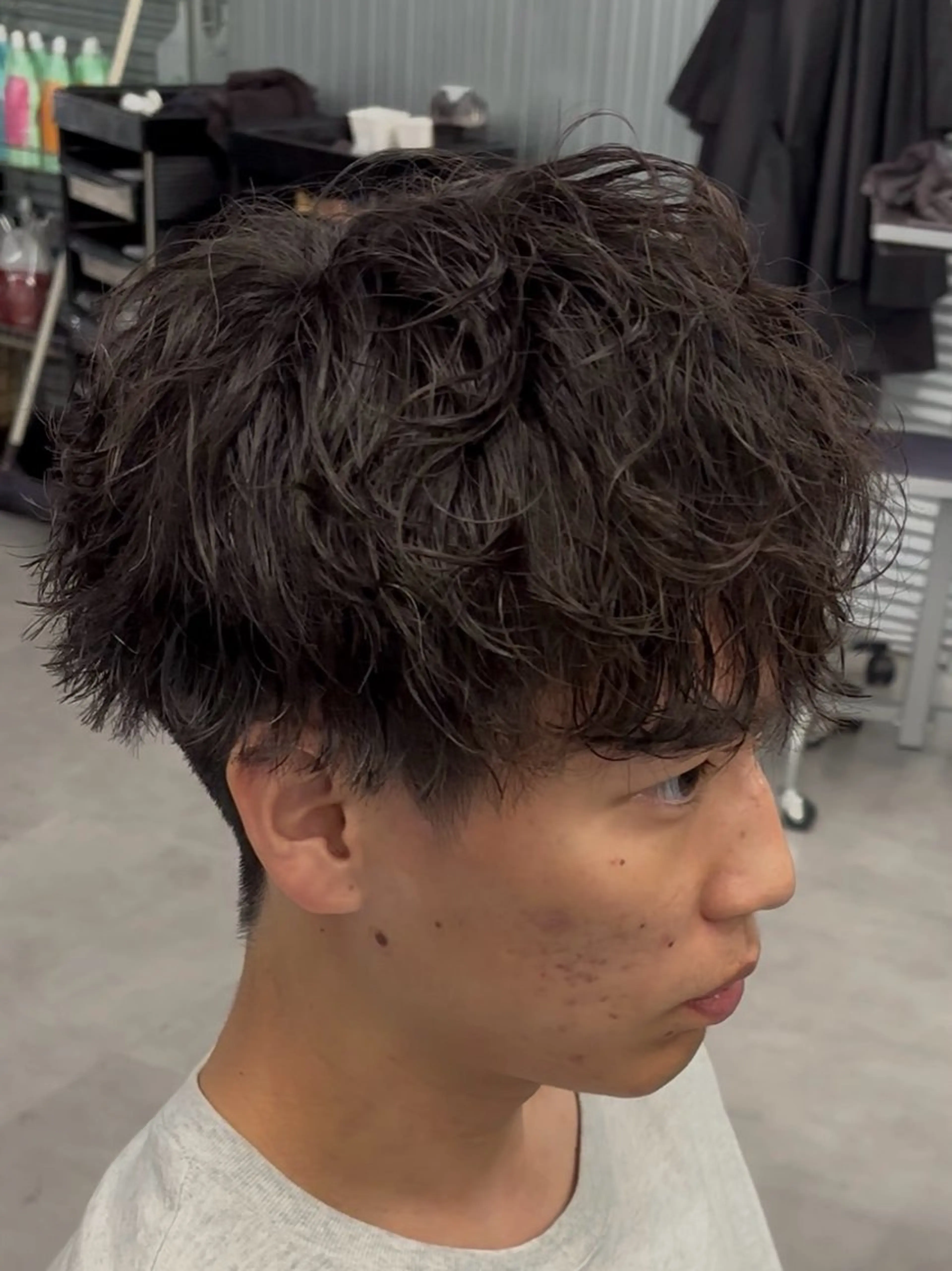 パーマ メンズ メンズパーマ カット パーマ トリートメント 波巻き/ツイスパ/ 短髪/鈴木俊也のヘアスタイル