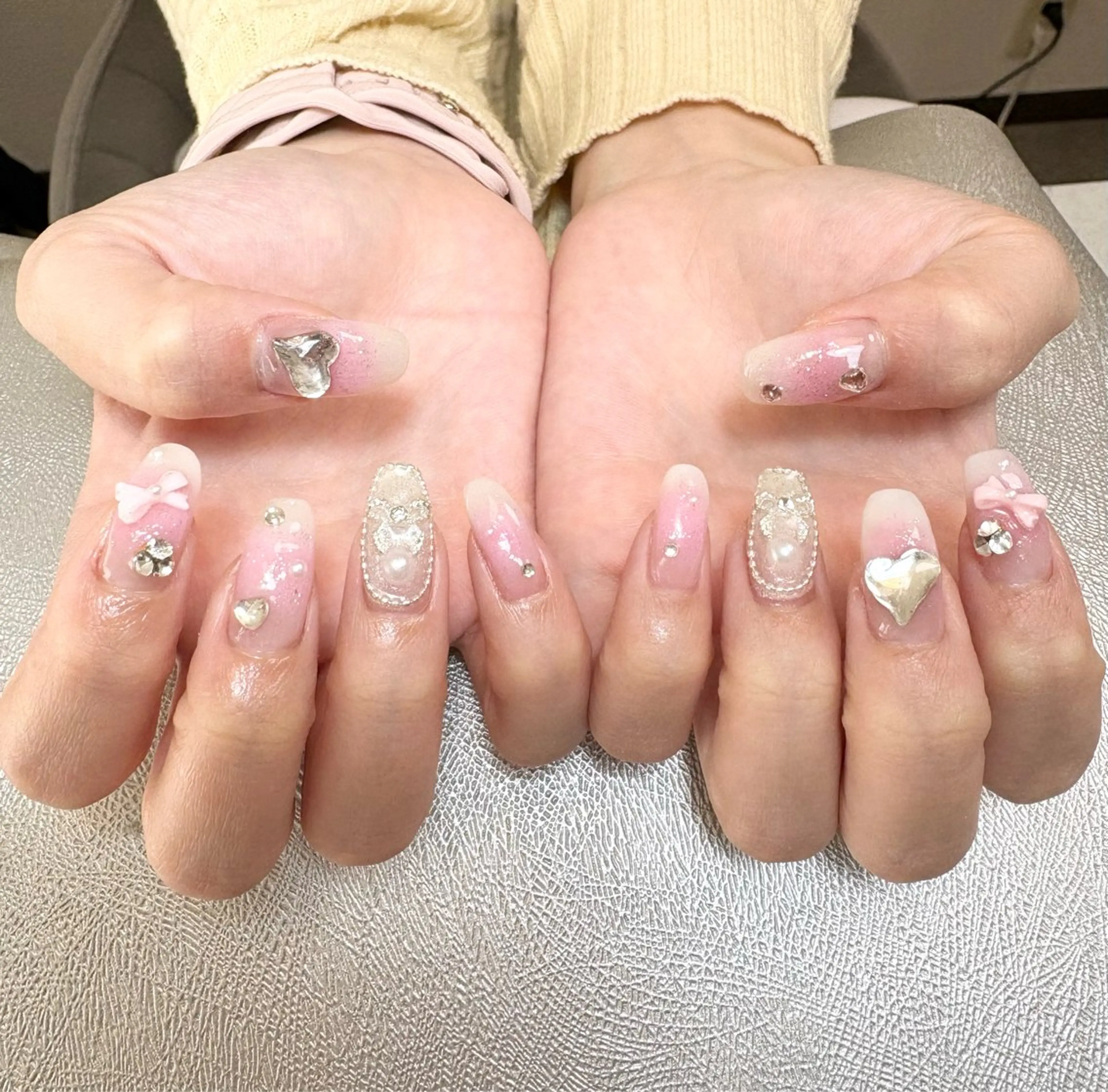 ネイル チークネイル ハート ピンク リボン ハンドネイル ✨韓国✨nail salonLumieのネイルデザイン