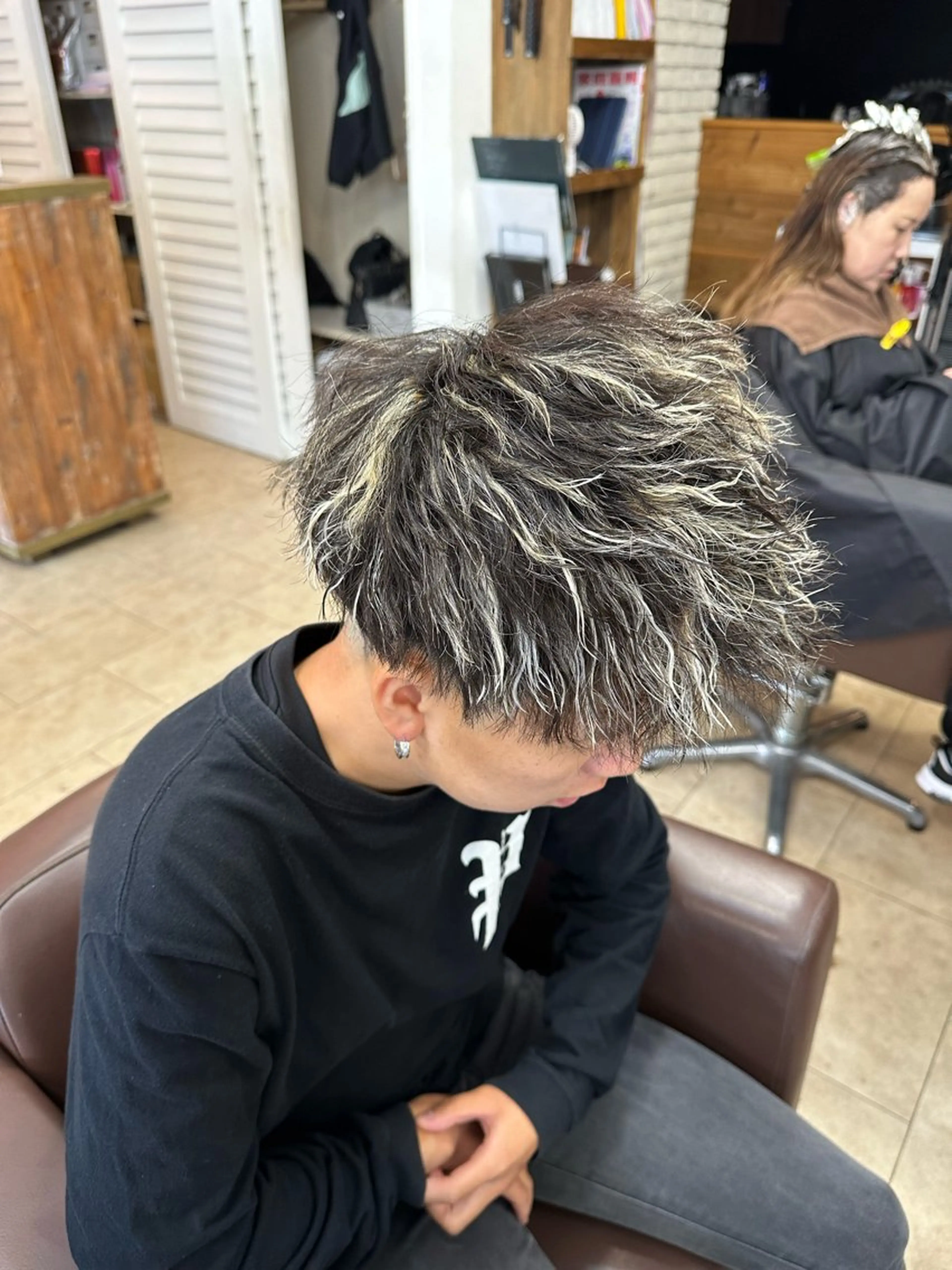 ミディアム ミディアムパーマ ツイストパーマ LOVERICHE所属・ハイトーン/デザイン /パーマ/本田誠人のヘアスタイル