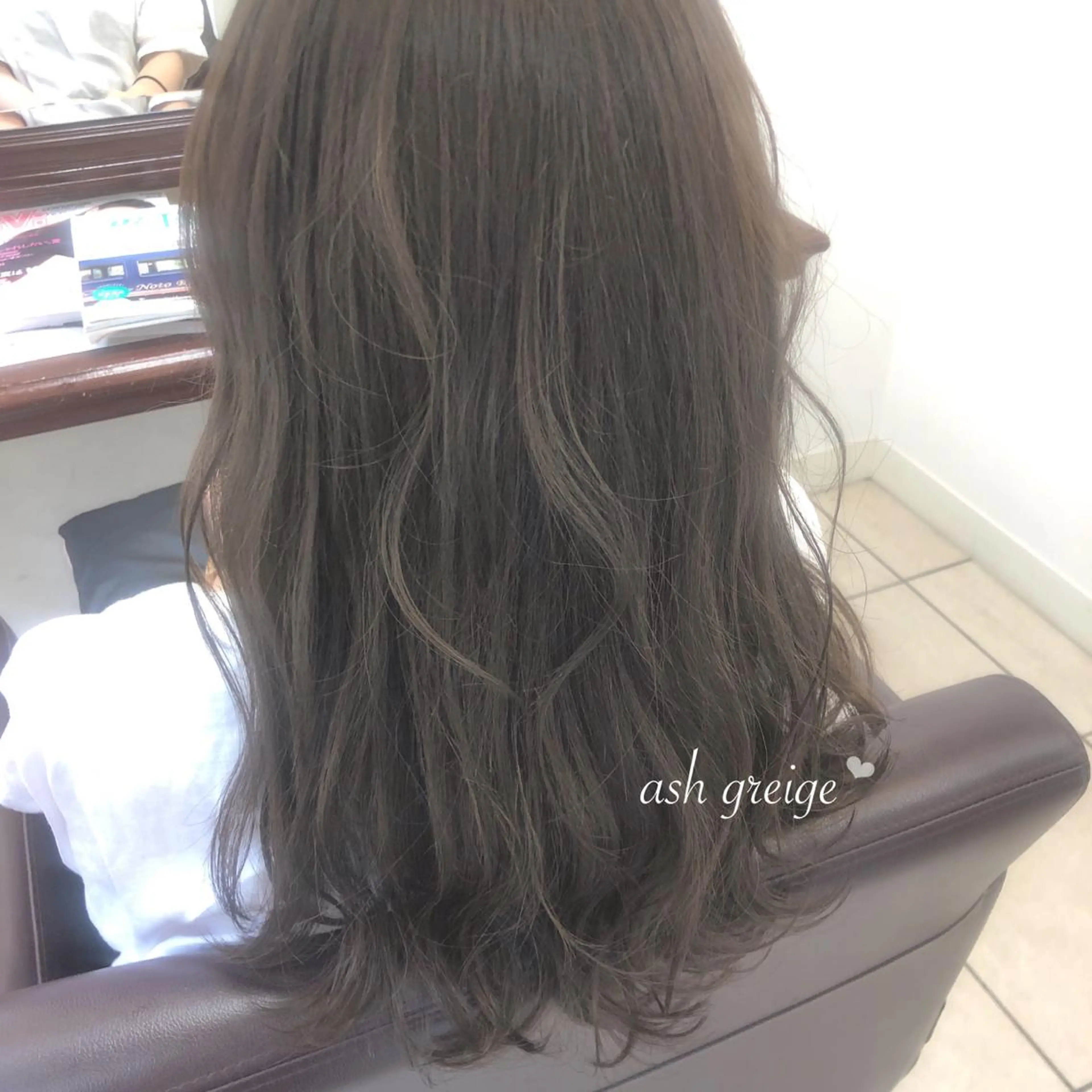 ミディアム カラー 星野 茉由のヘアスタイル