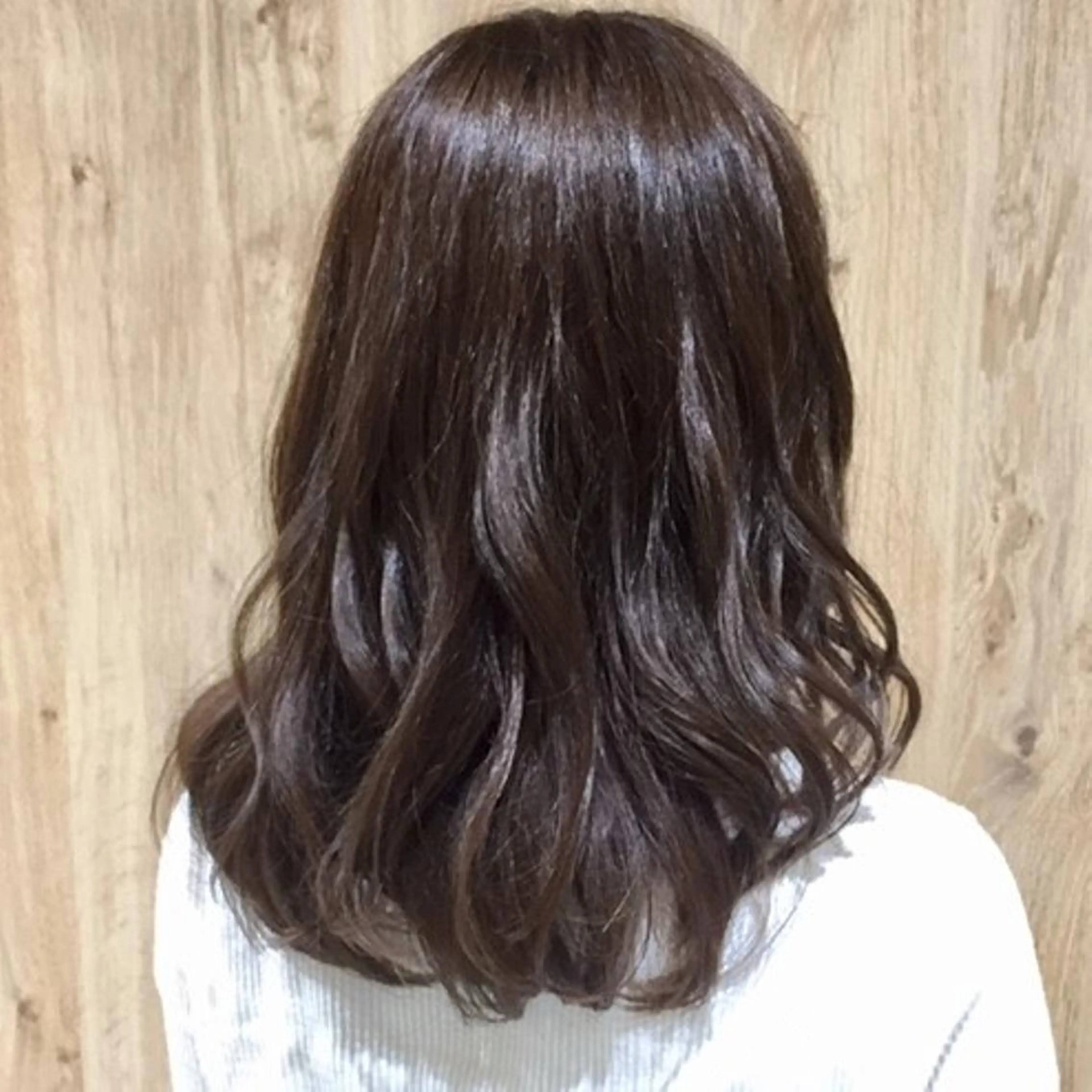 セミロング カラー 中林 由佳のヘアスタイル