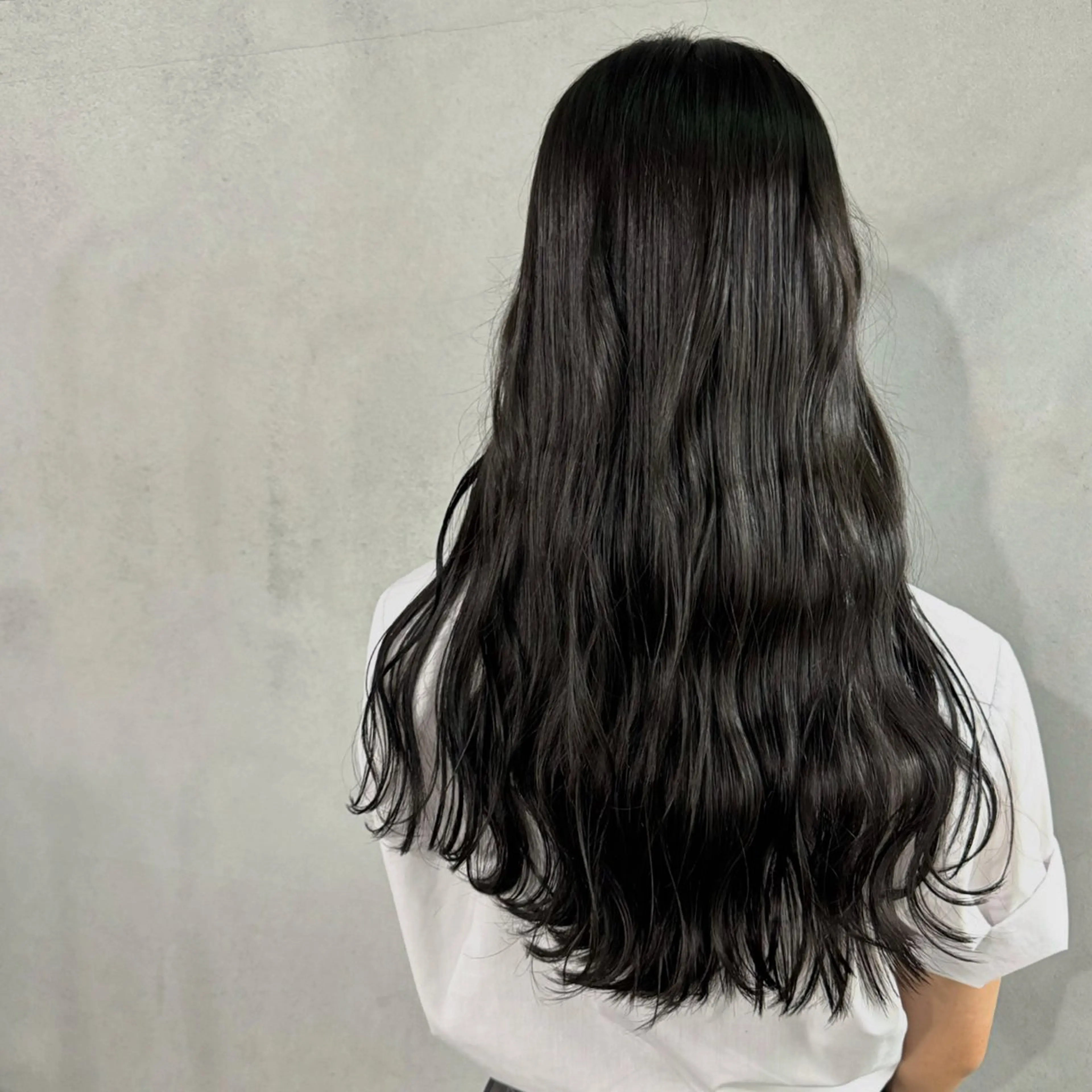 セミロング カラー ヘアアレンジ 黒髪 グレーブラック ヘアカラー トリートメント #tag 佐藤璃美のヘアスタイル