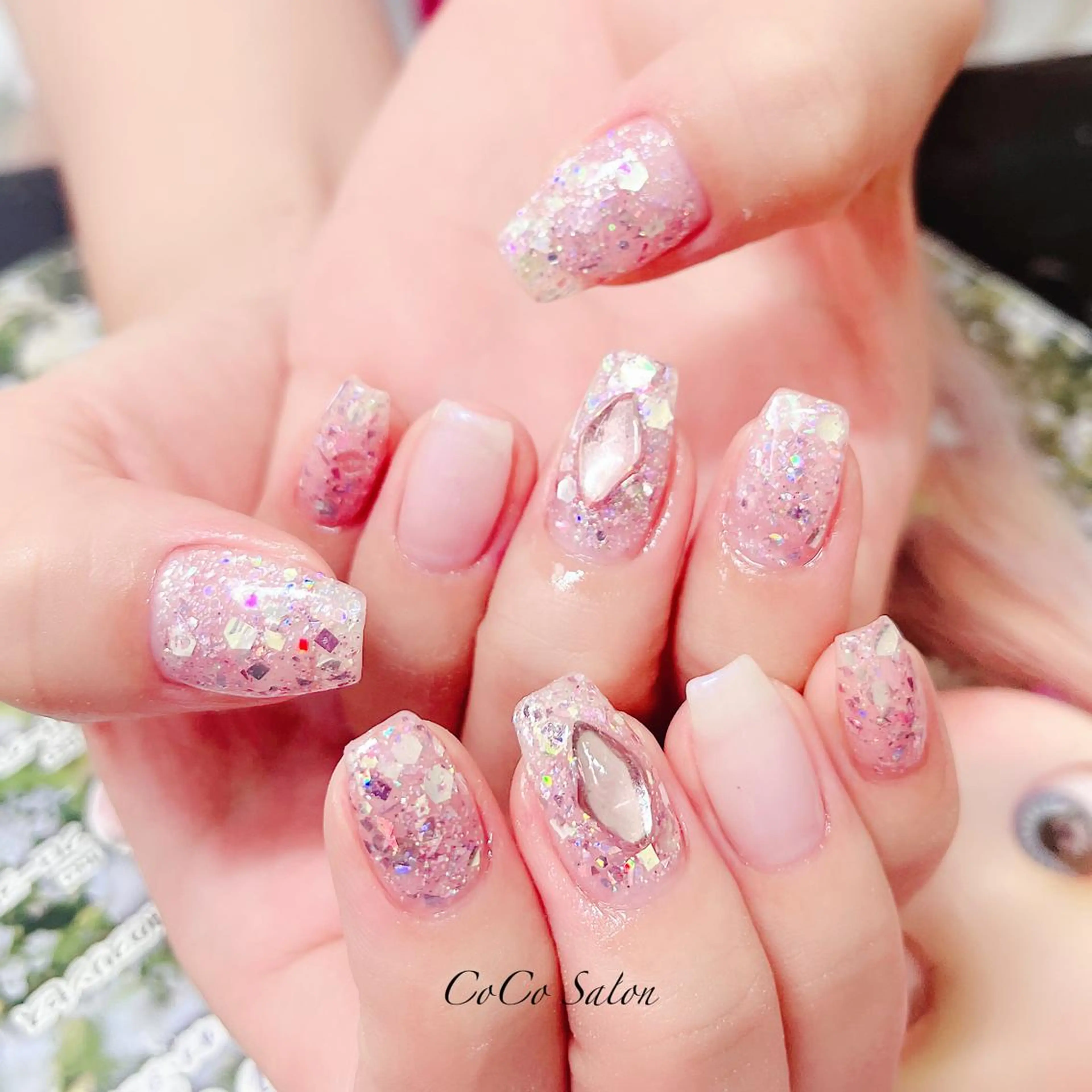 ネイル 成人式 長さ出し ジェルネイル ホログラムネイル キラキラネイル ハンドネイル CoCoSalon ネイル/まつ毛予約のネイルデザイン