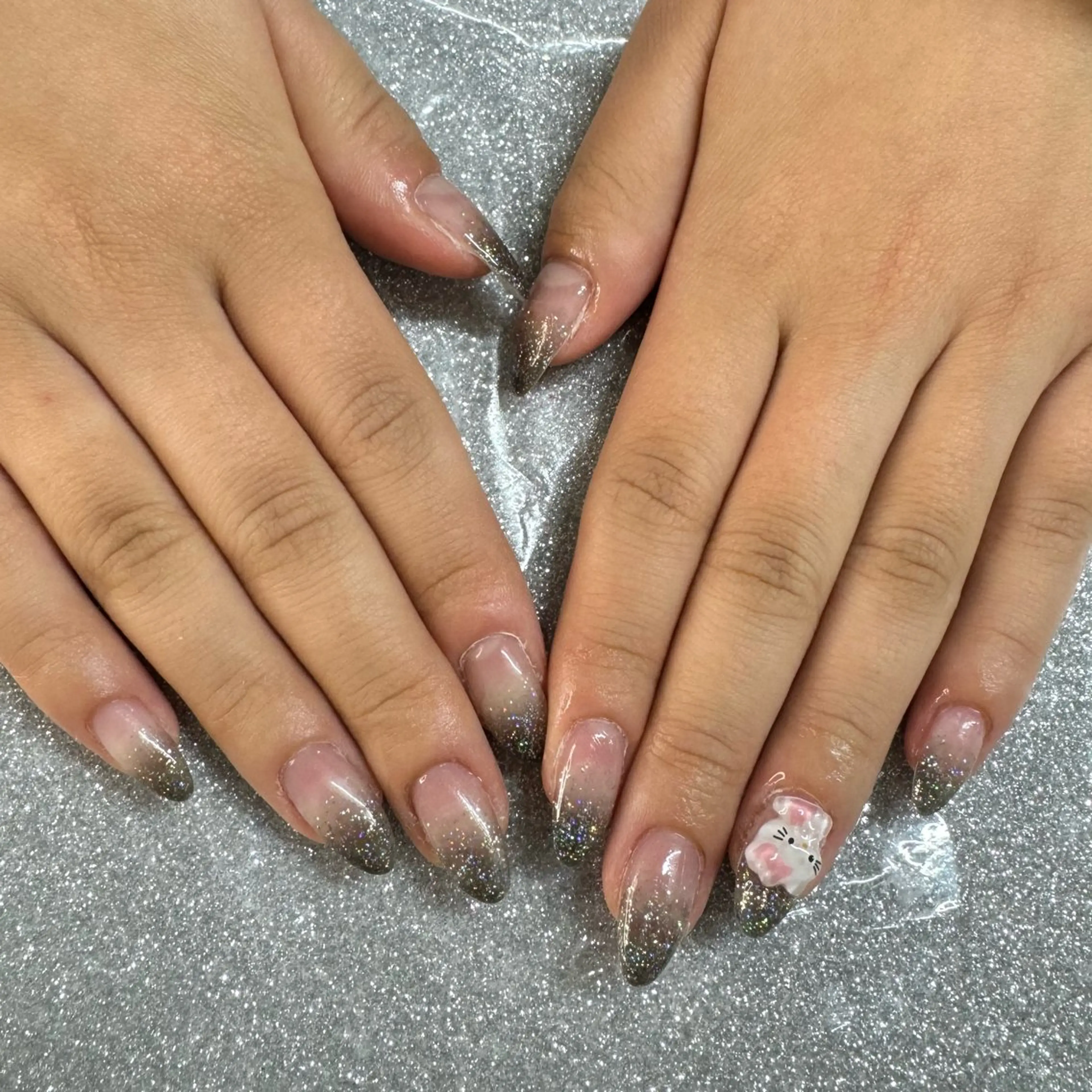 ネイル VIERU 🌈🎀💖のネイルデザイン