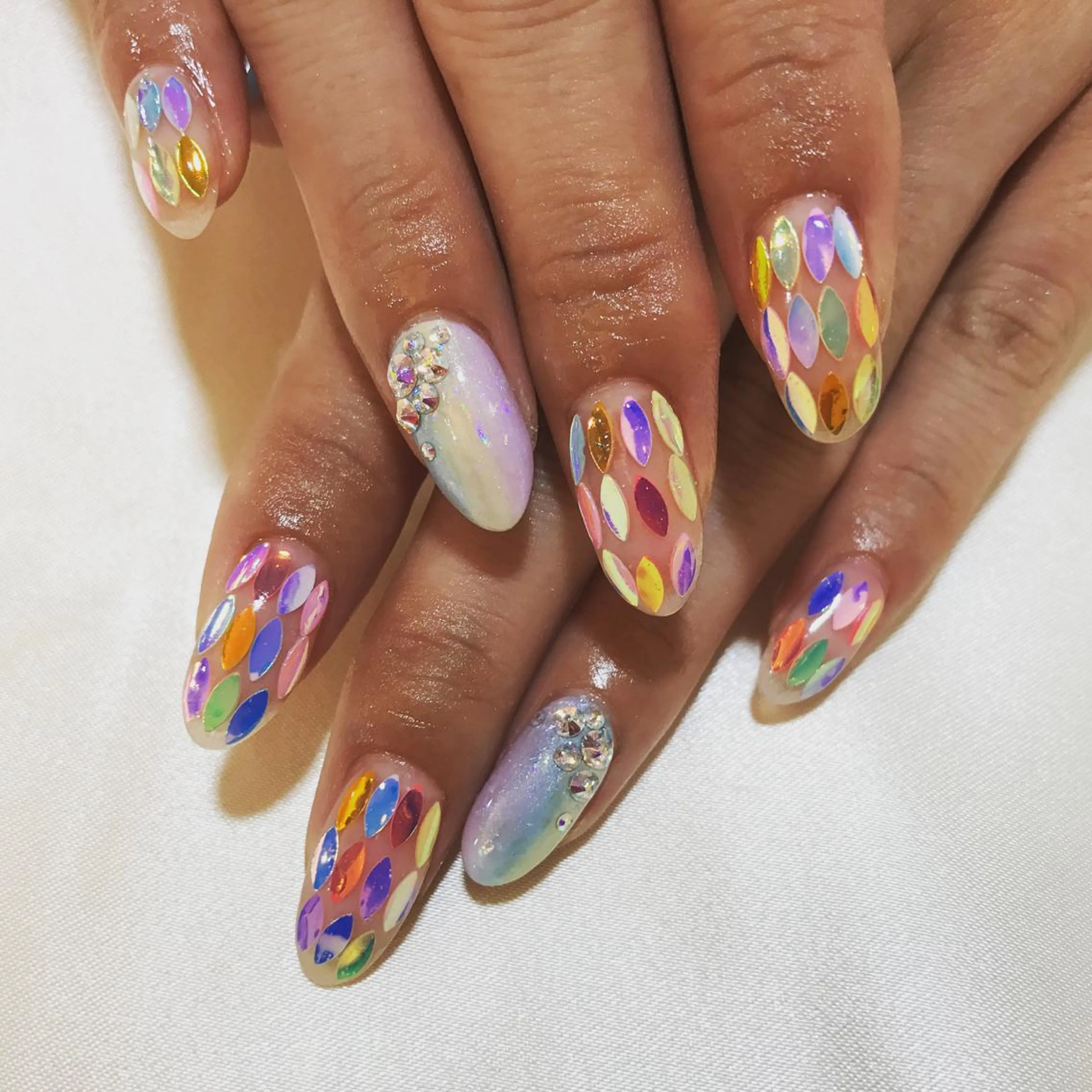 ネイル ホログラムネイル nailsalon colon所属・nailartist lisaのネイルデザイン