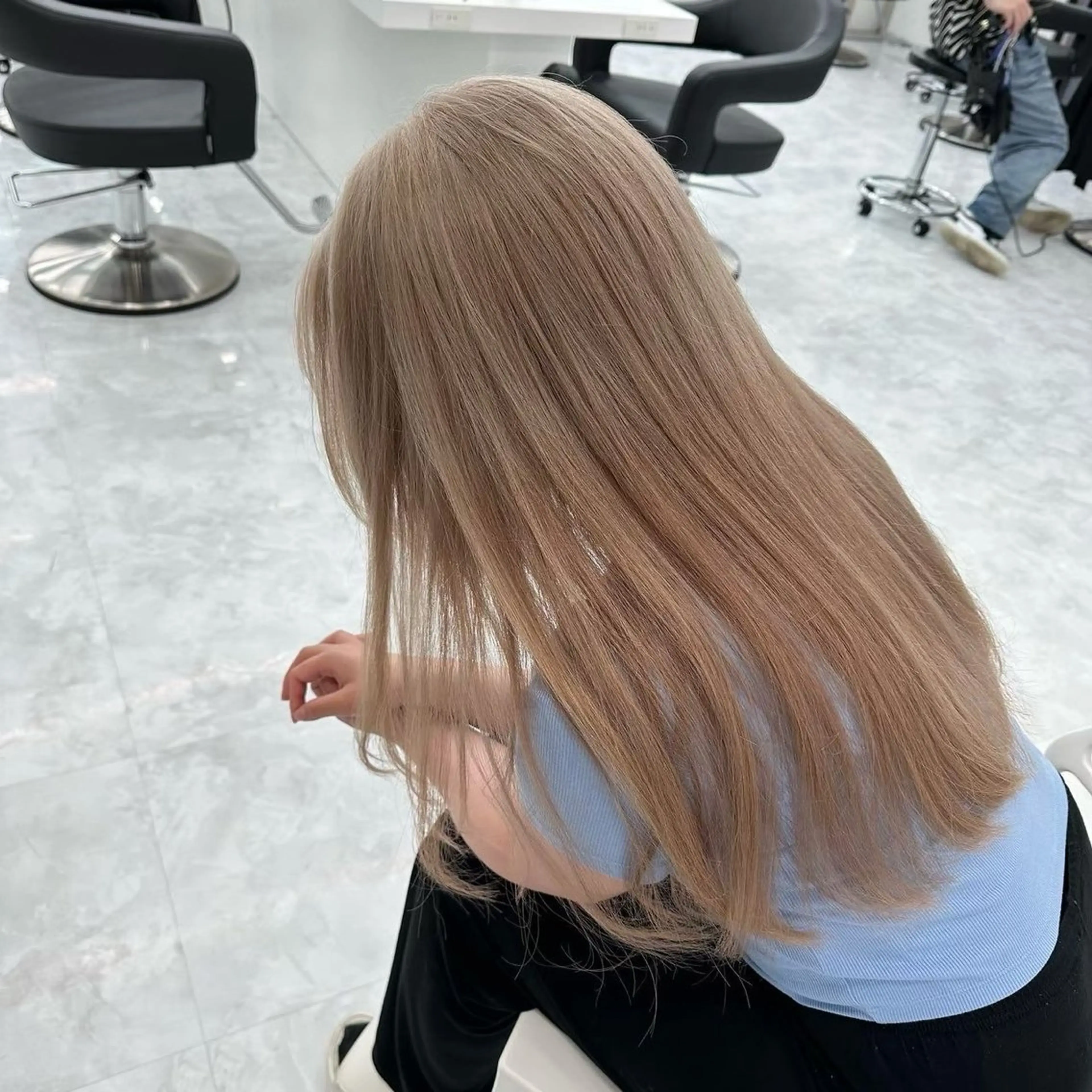 カラー ユイ☆ハイトーン ☆ブリーチデザインのヘアスタイル