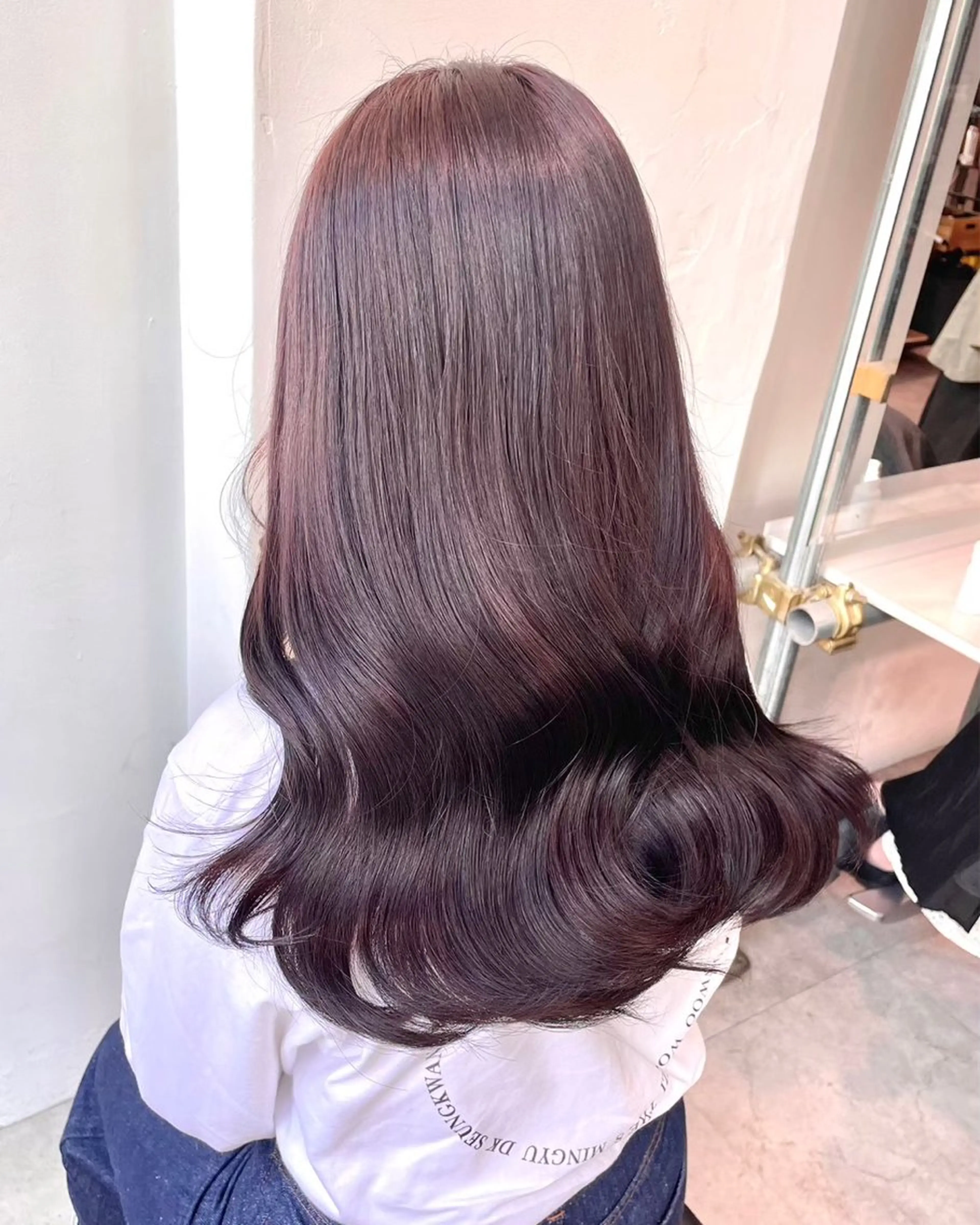 ロング カラー ヘアカラー トリートメント ヘッドスパ ヘアセット 韓国レイヤー🕊️ 柔らかベージュ🧸のヘアスタイル