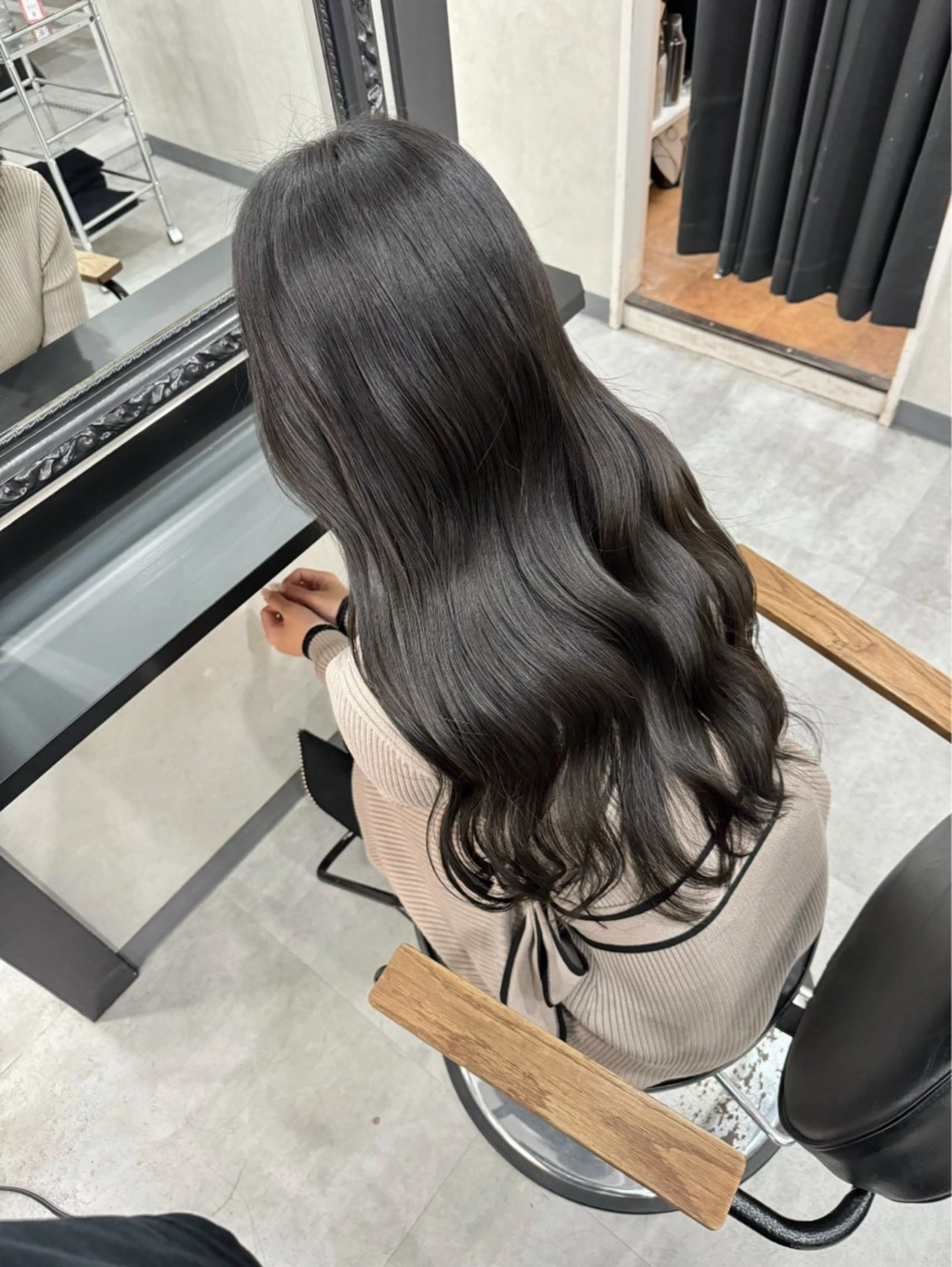 ロング カット ヘアカラー トリートメント 井本翔太.髪質改善. ベージュ.グレージュのヘアスタイル