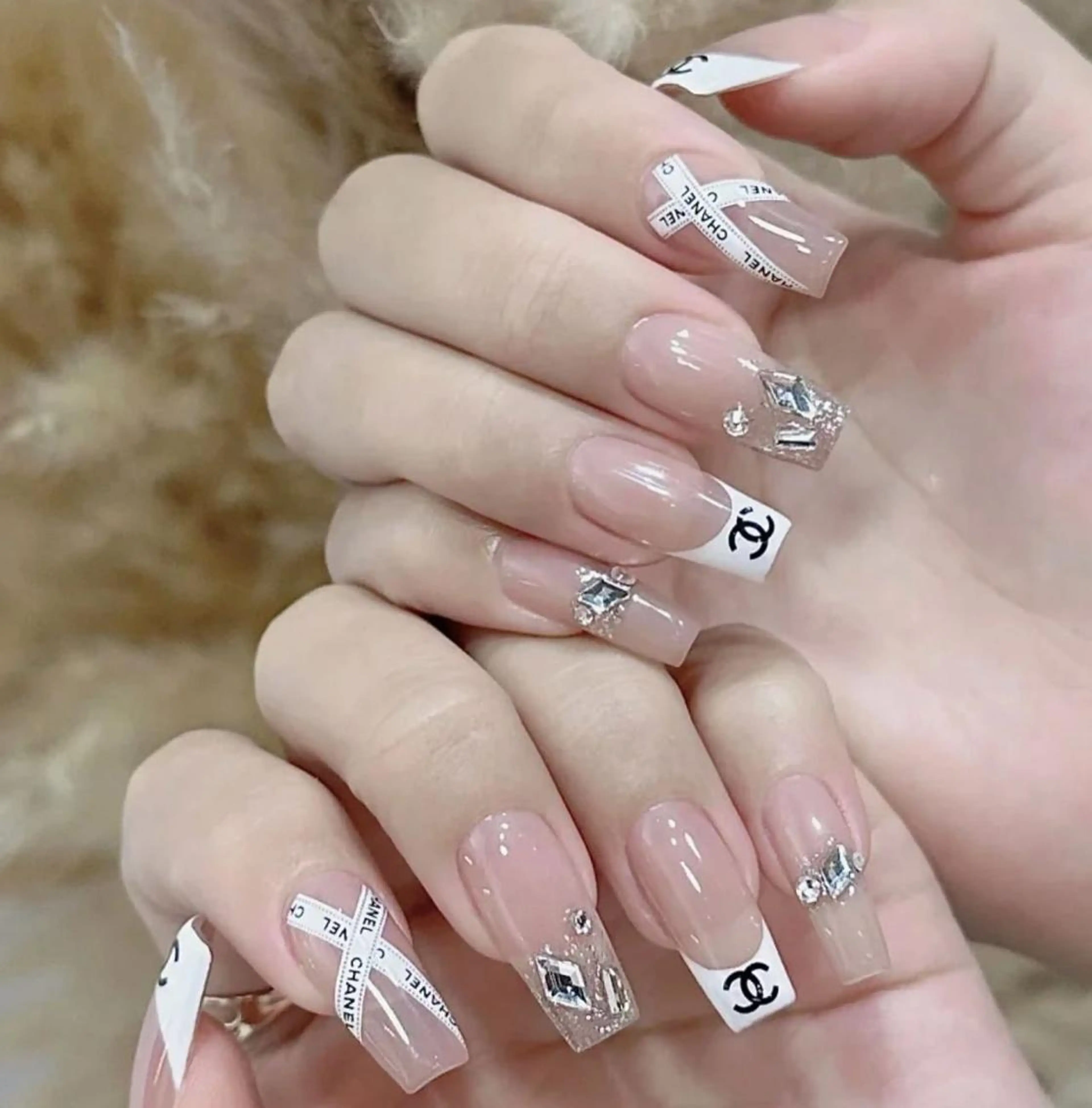 ネイル アートネイル 長さ出し ネイルチップ Queen’s 歌舞伎町店のネイルデザイン