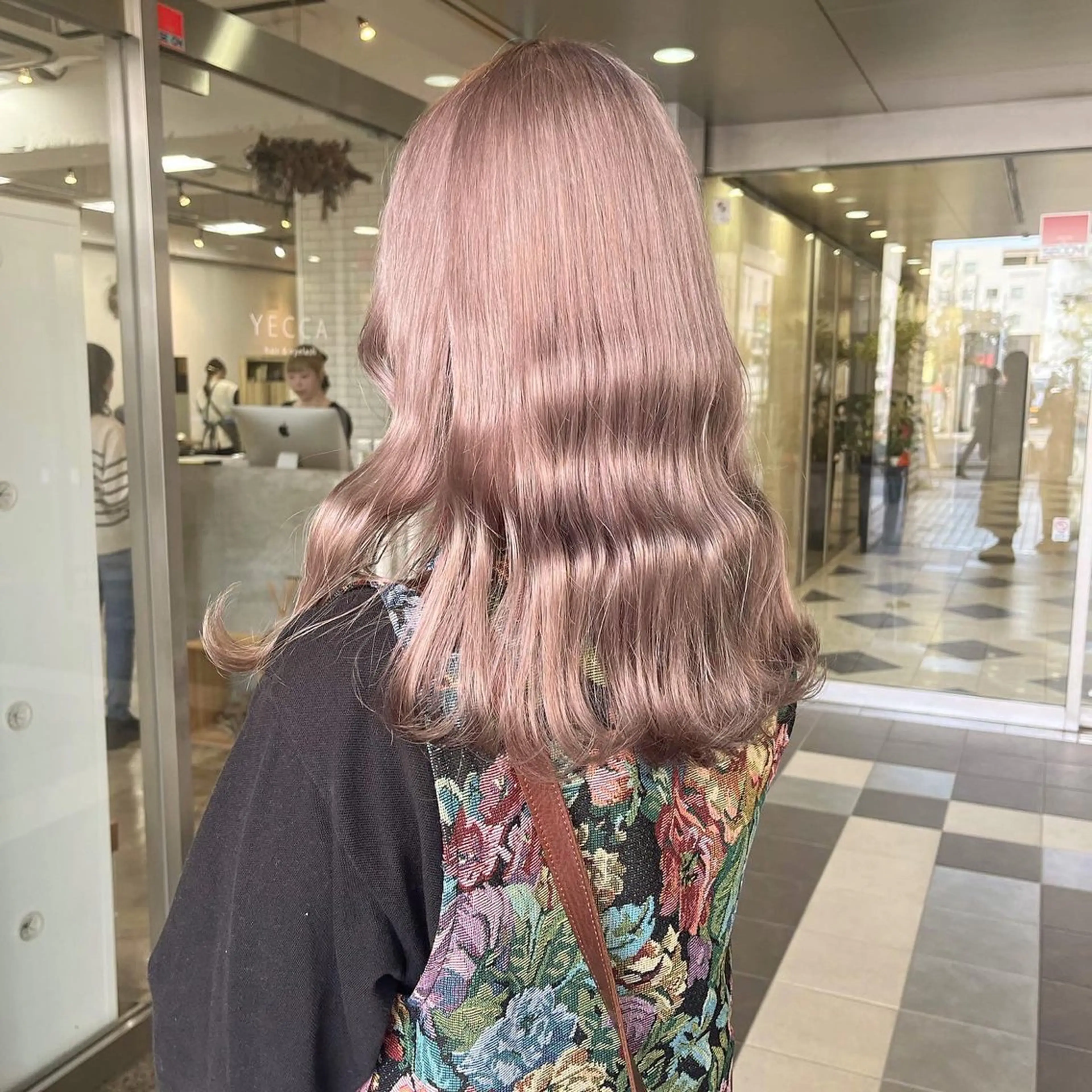 ロング デザインカラー /るあんのヘアスタイル