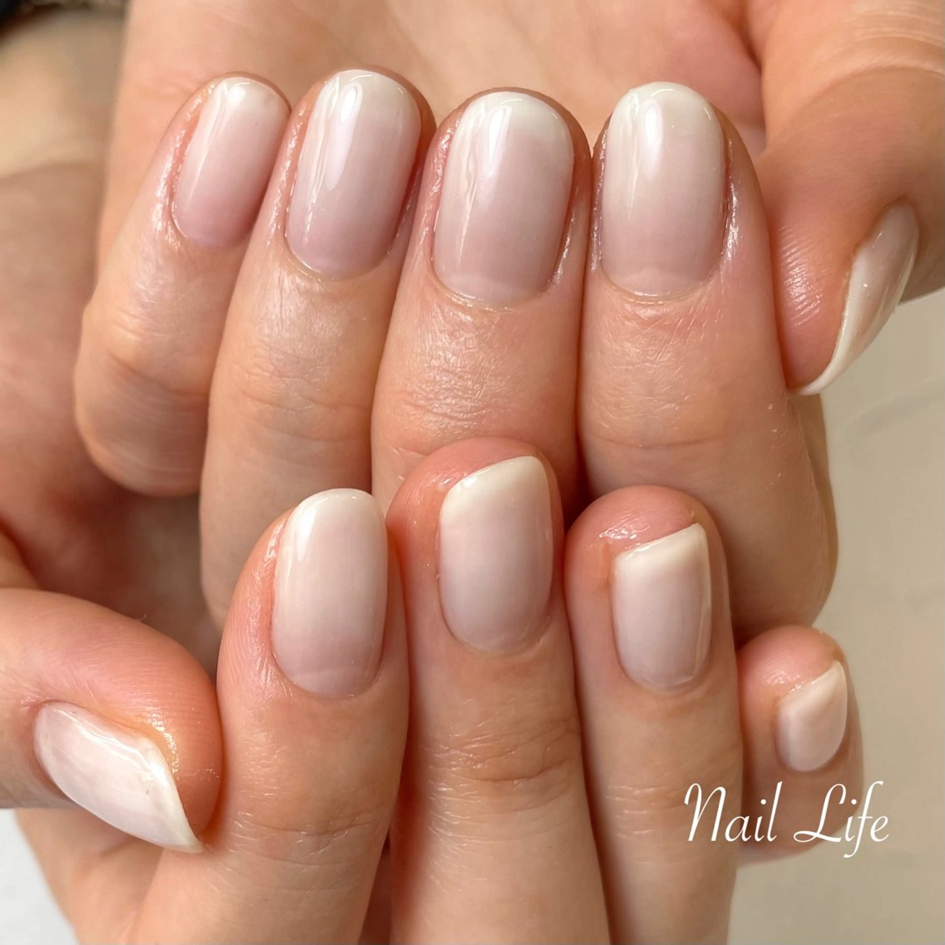 ネイル グラデーション ホワイト 大嶋 めぐみのネイルデザイン