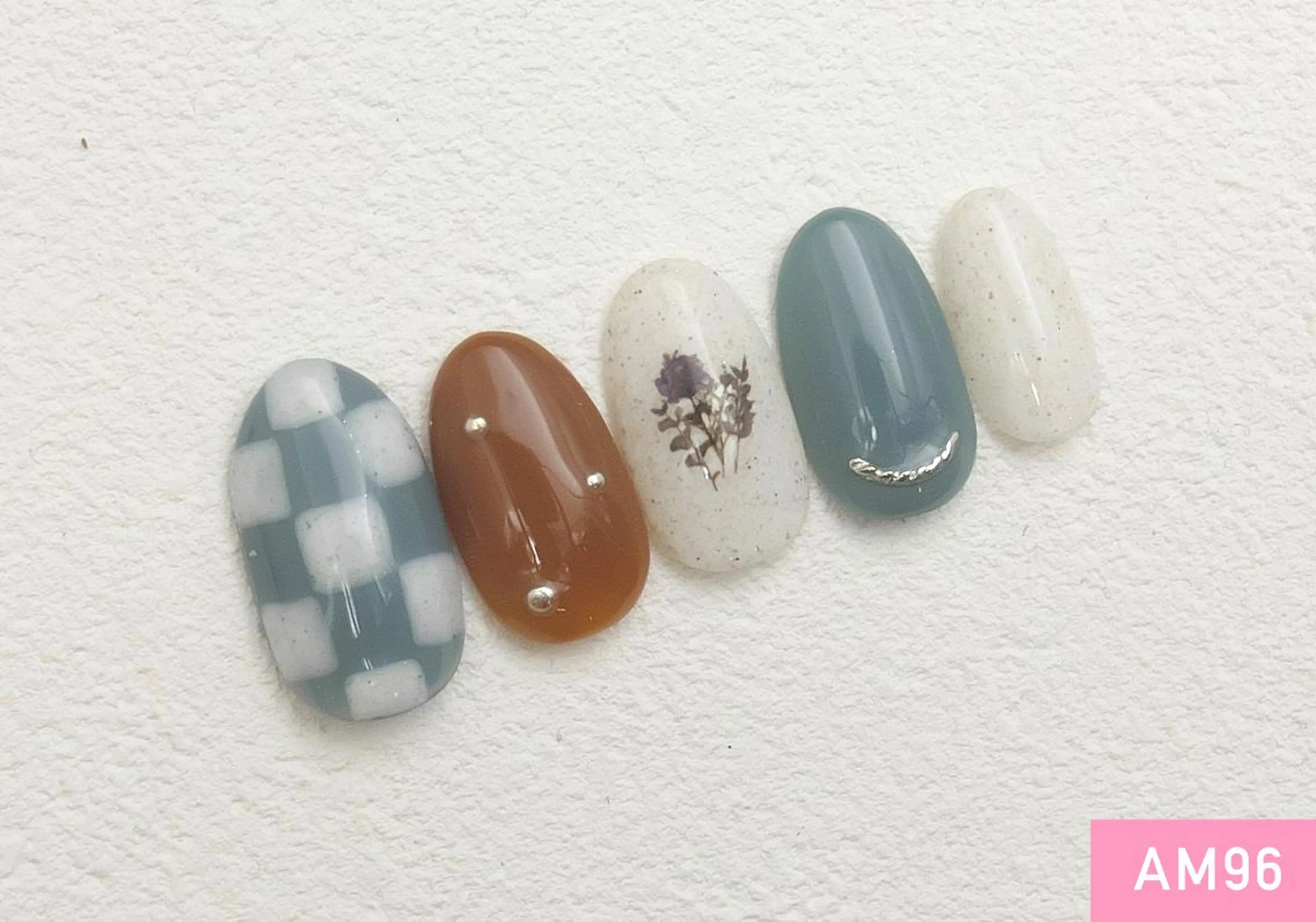 ネイル ゴールド 新橋🌷 Nailのネイルデザイン