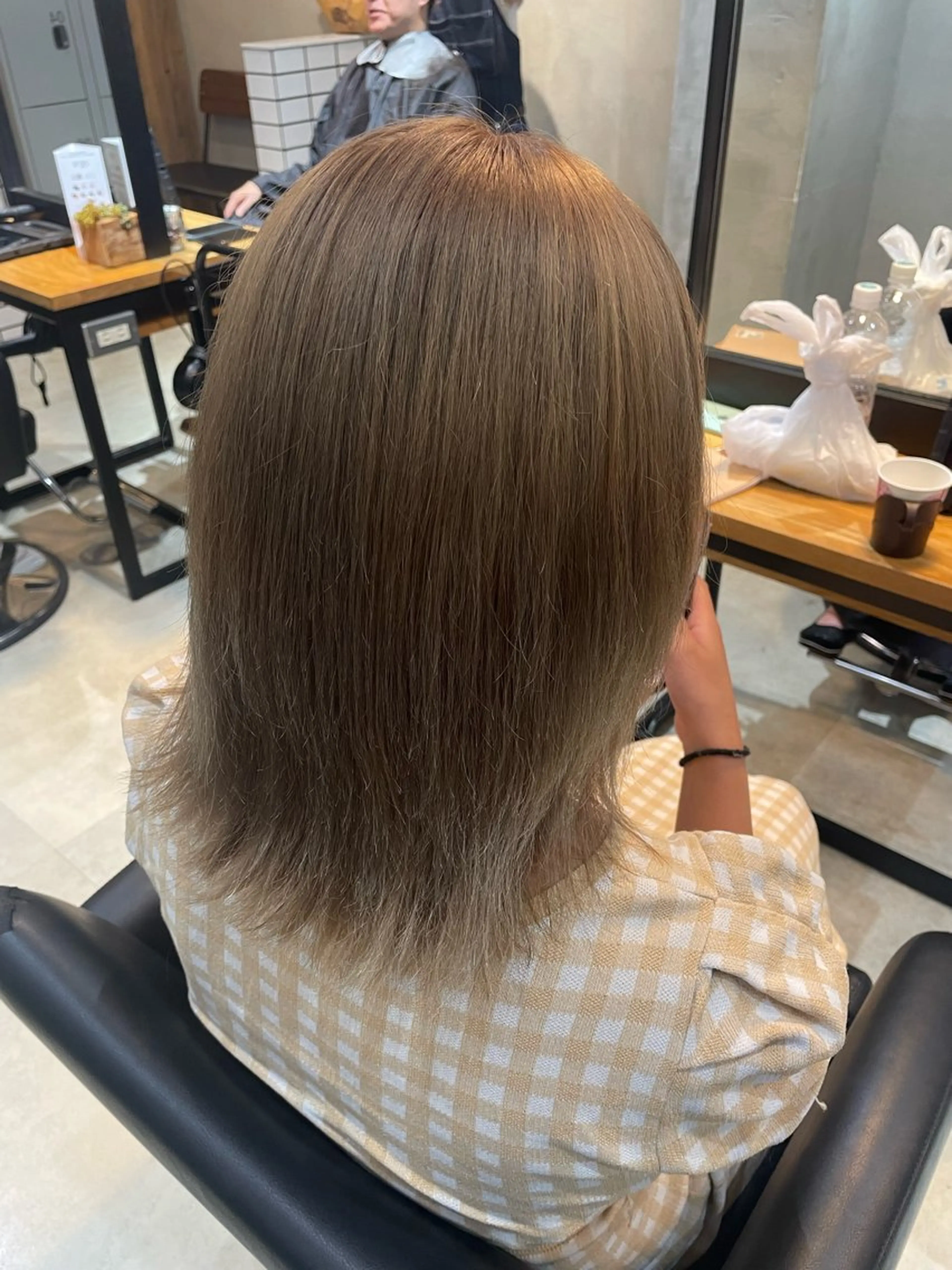 カラー ベージュカラー ミルクティーベージュ ヘアカラー HAYATA/透明感 /派手髪/ケアブリのヘアスタイル