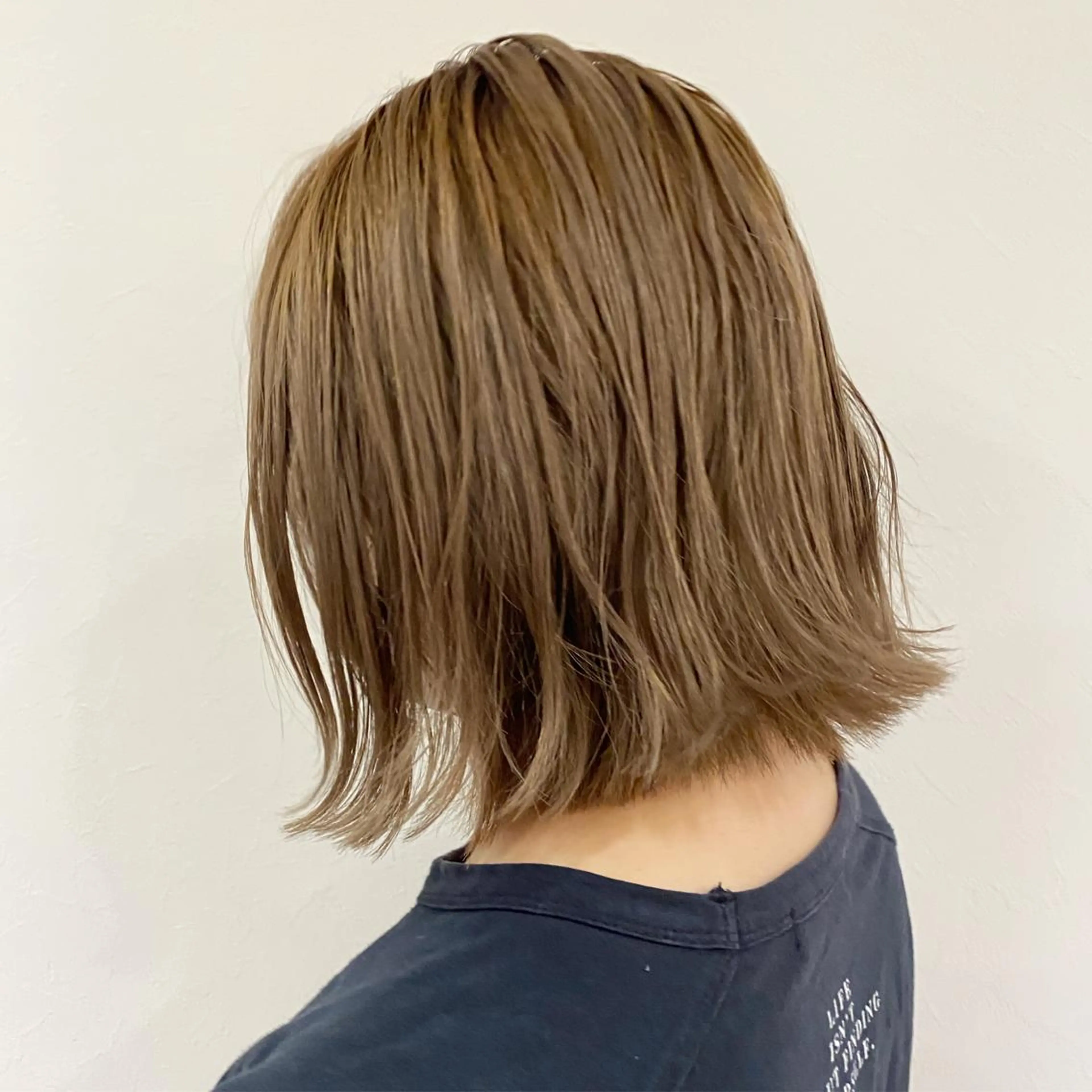 ショート カラー ベージュカラー ブリーチ ミルクティーベージュ blau hair and care所属・blau✨ misatoのヘアスタイル