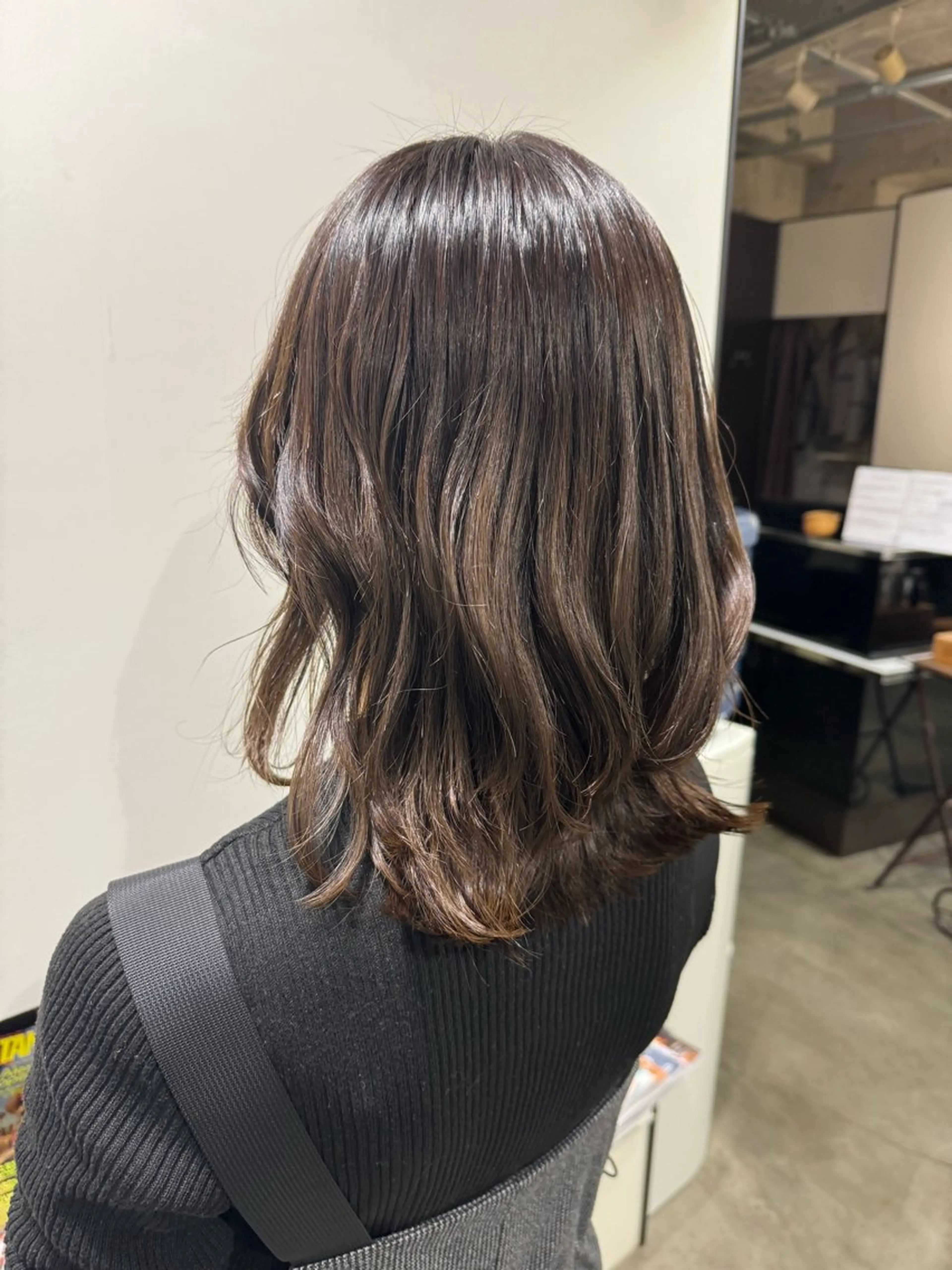 ミディアム 顔周りカット レイヤーカット タツキ／レイヤー／ パーマ／艶カラーのヘアスタイル