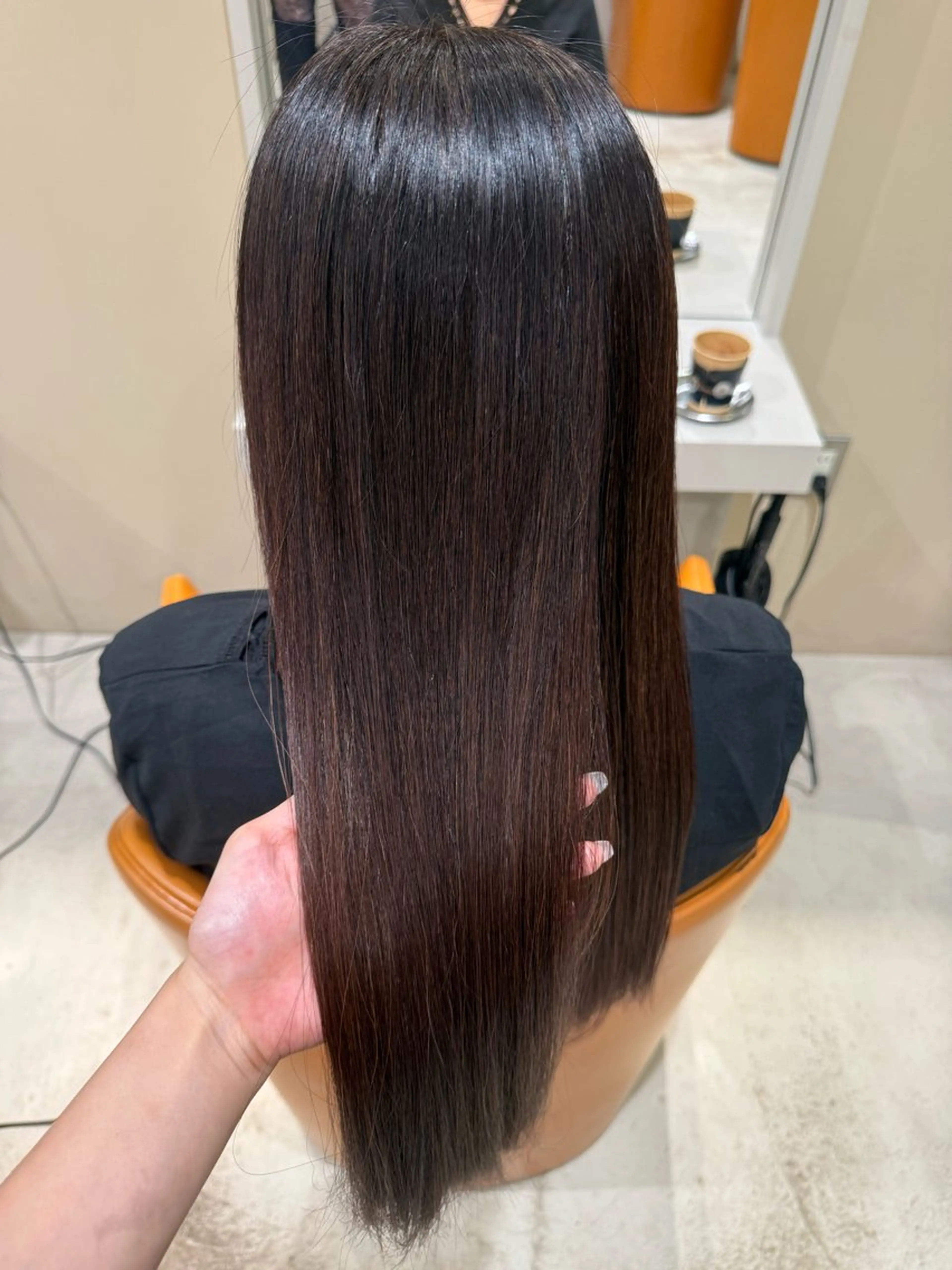 カラー ユン チェウォン NEROのヘアスタイル