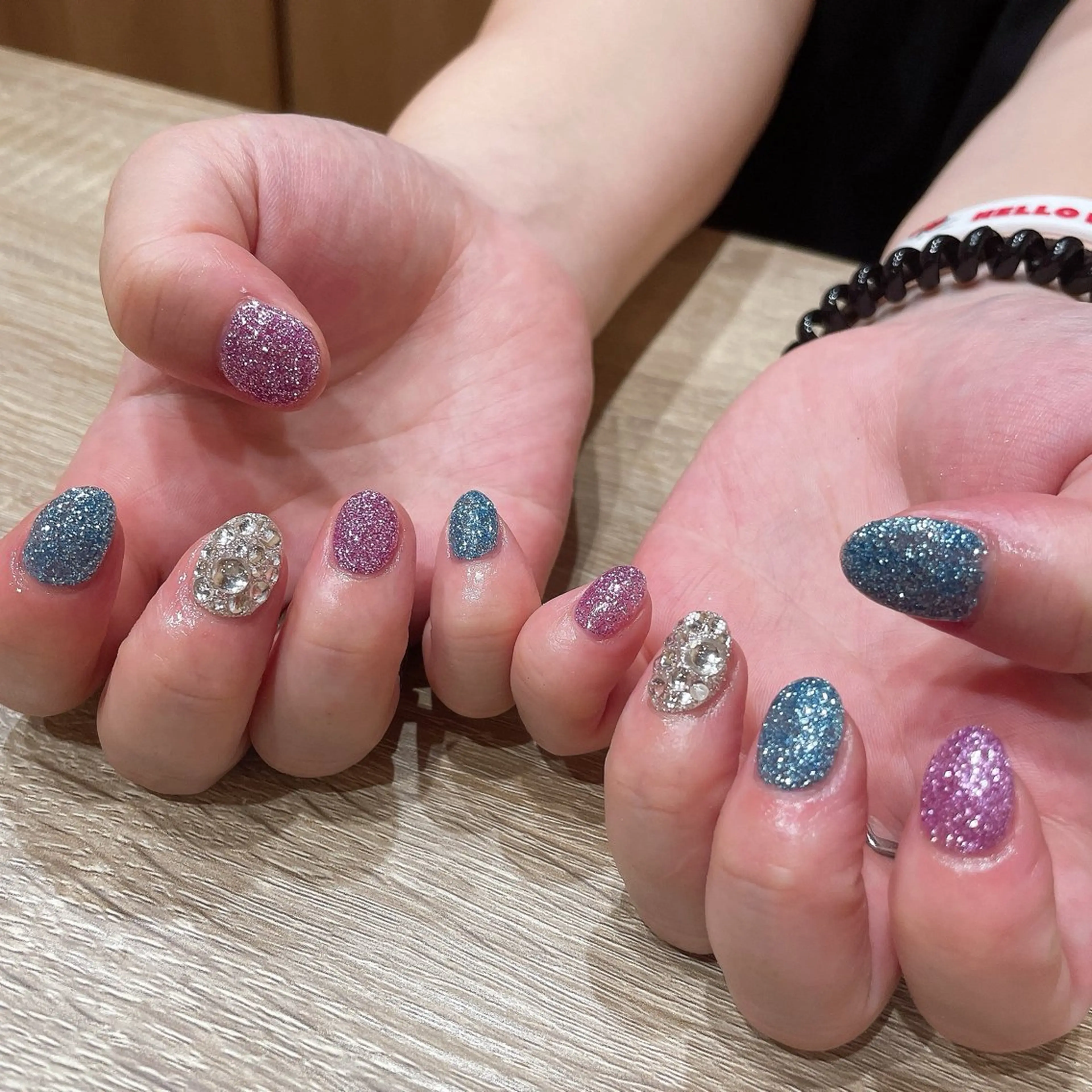 ネイル ラメ(グリッター) ワンカラーネイル ストーンネイル liberté所属・liberté🫧 新小岩のネイルデザイン