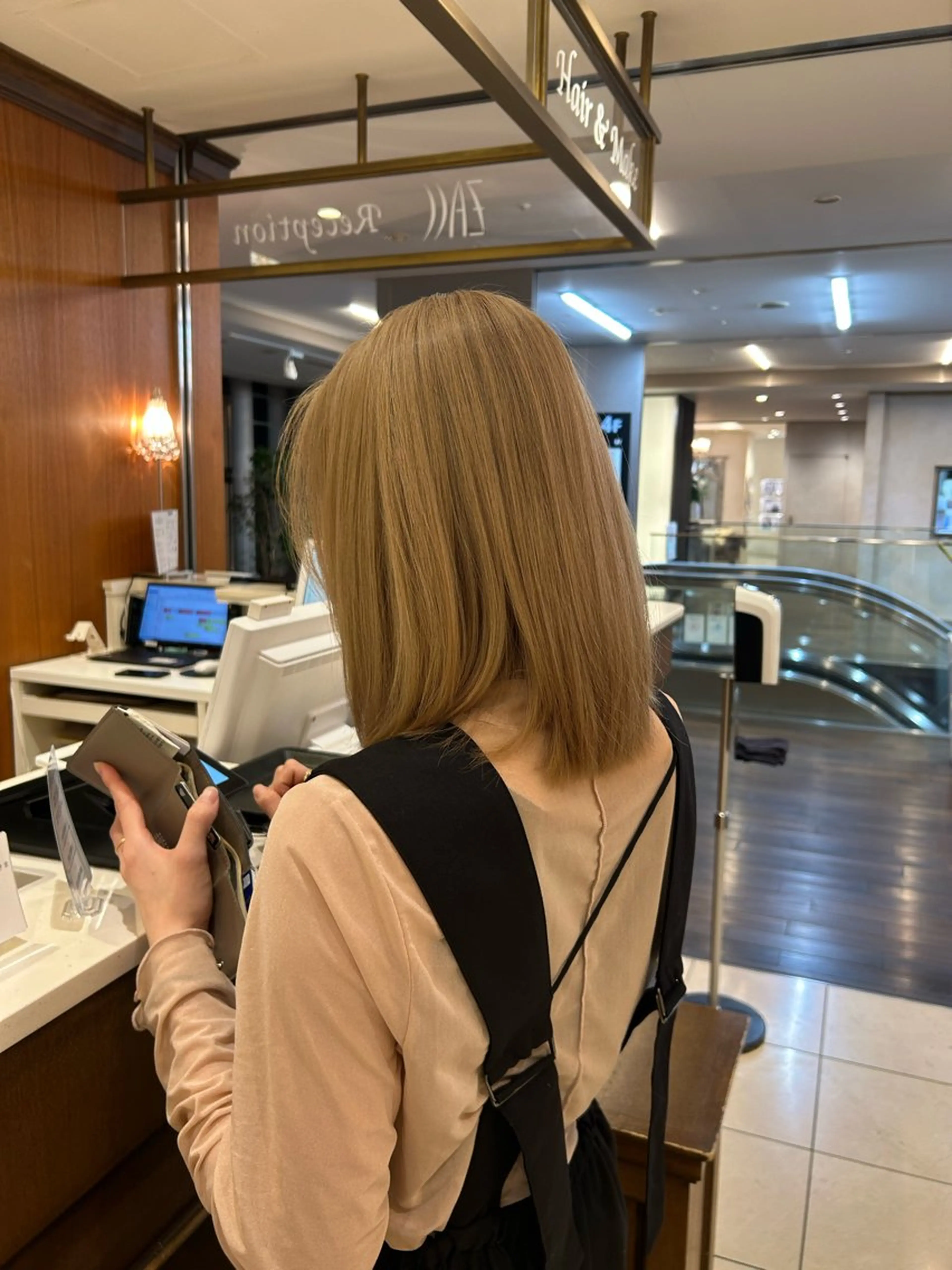 ミディアム カラー レイヤーカット/ 透明感カラー/カナのヘアスタイル