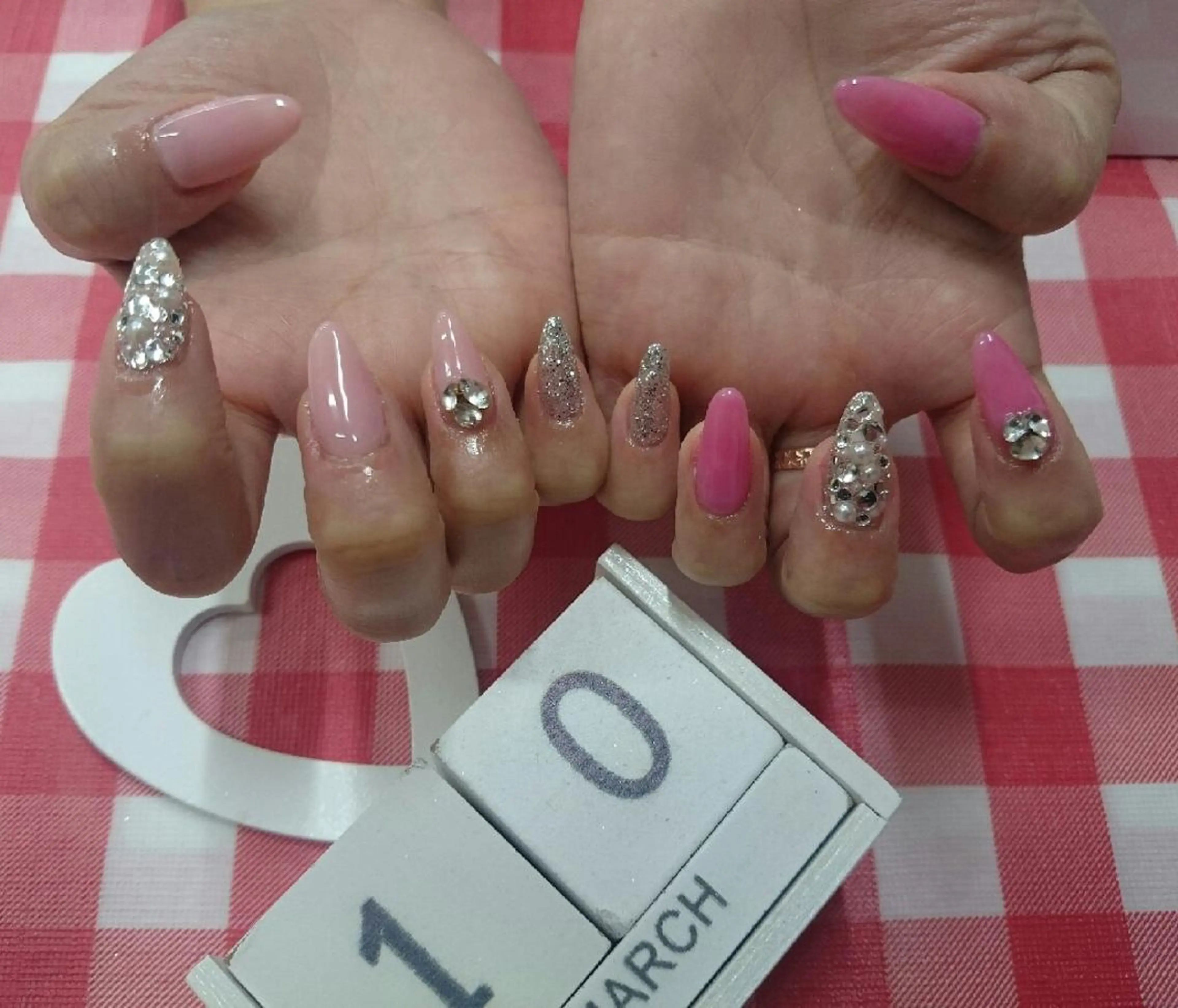 ネイル ピンク ストーンネイル JEWEL nailのネイルデザイン